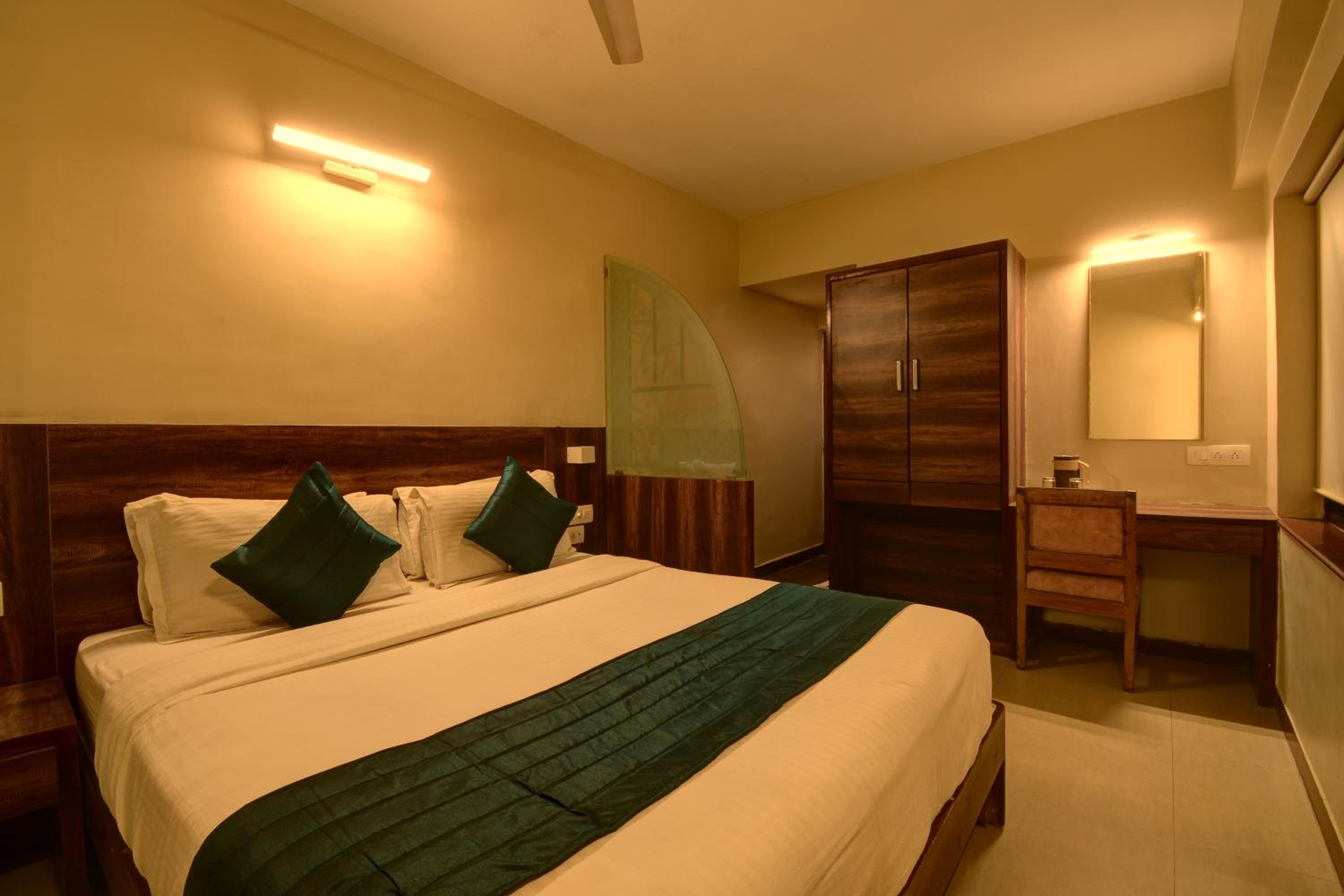 Deluxe Room - Photo 21
