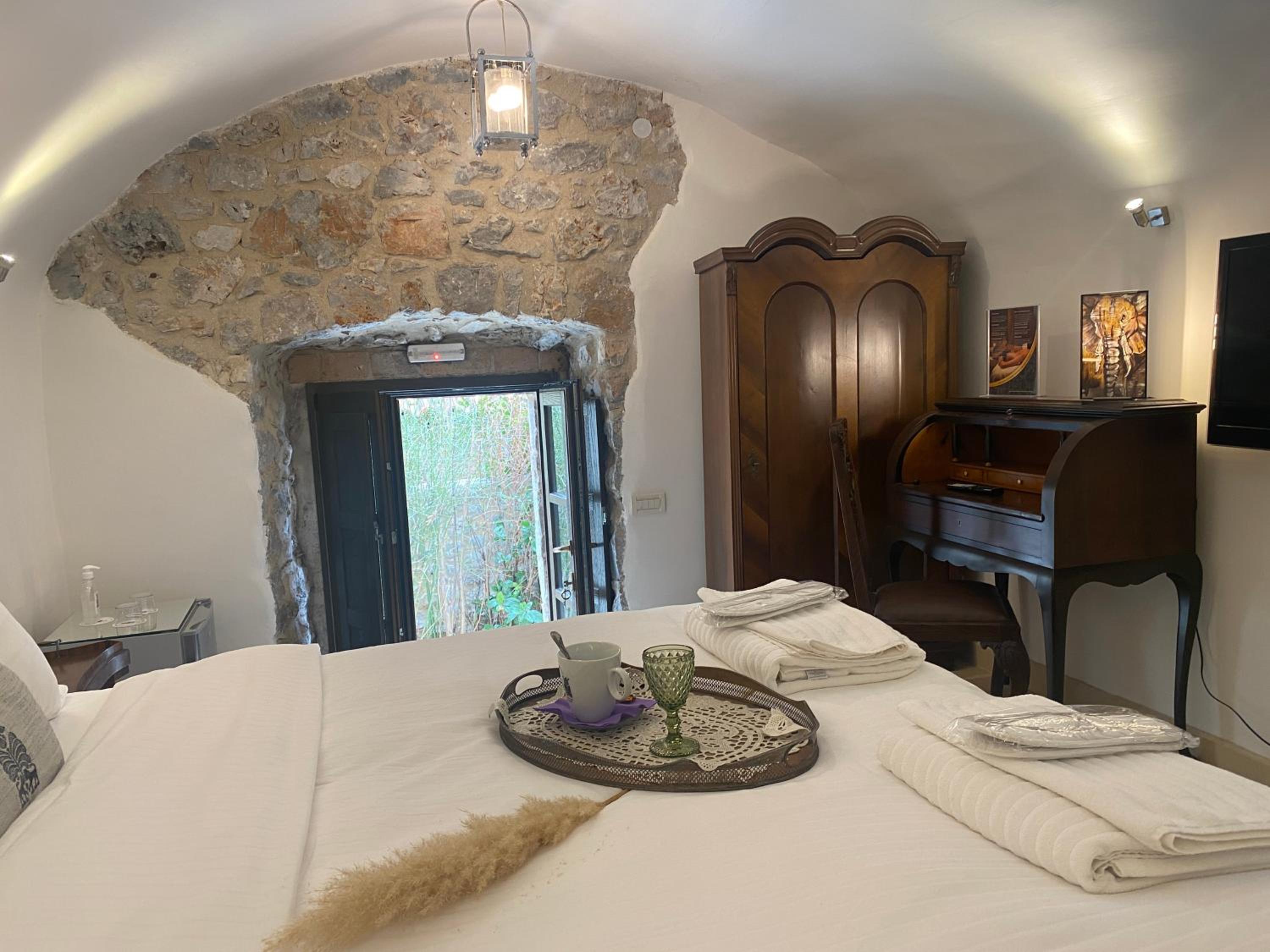 Superior Suite - Photo 15