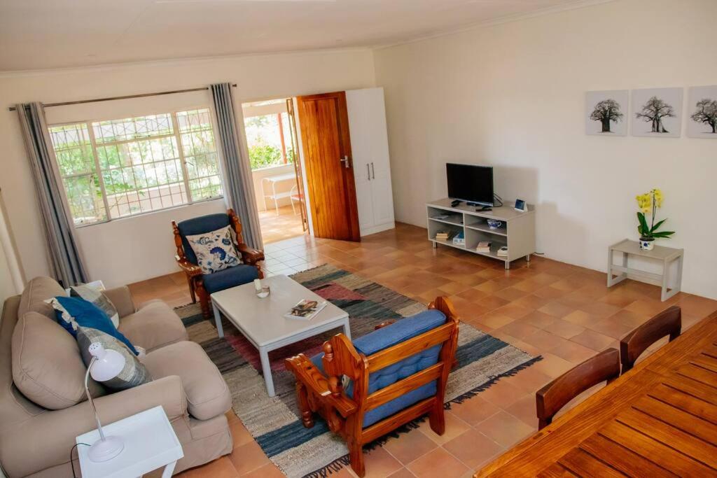 One-Bedroom House photo 3