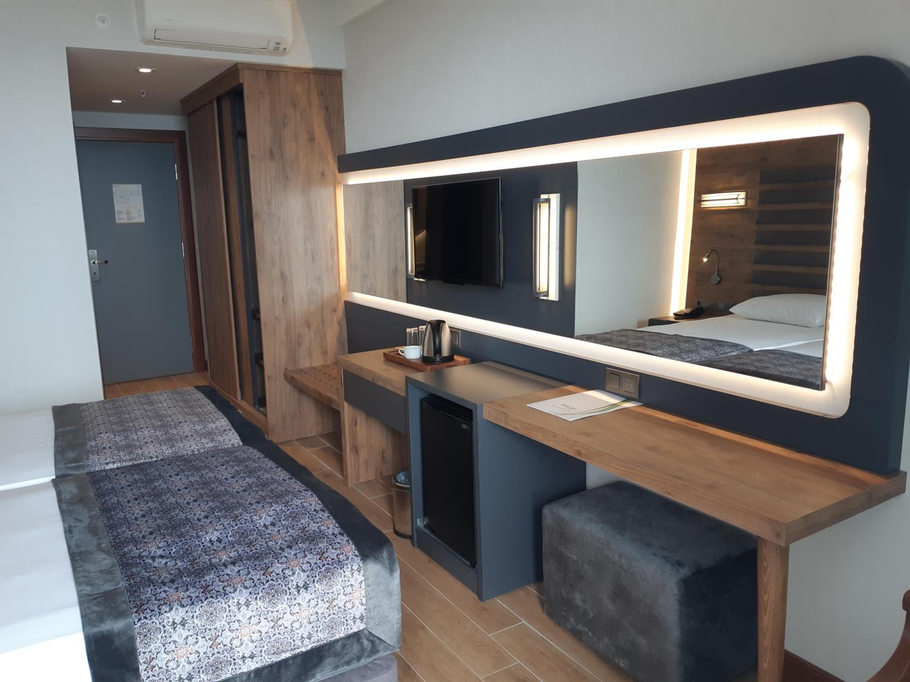 Double Room with Pool View photo 2