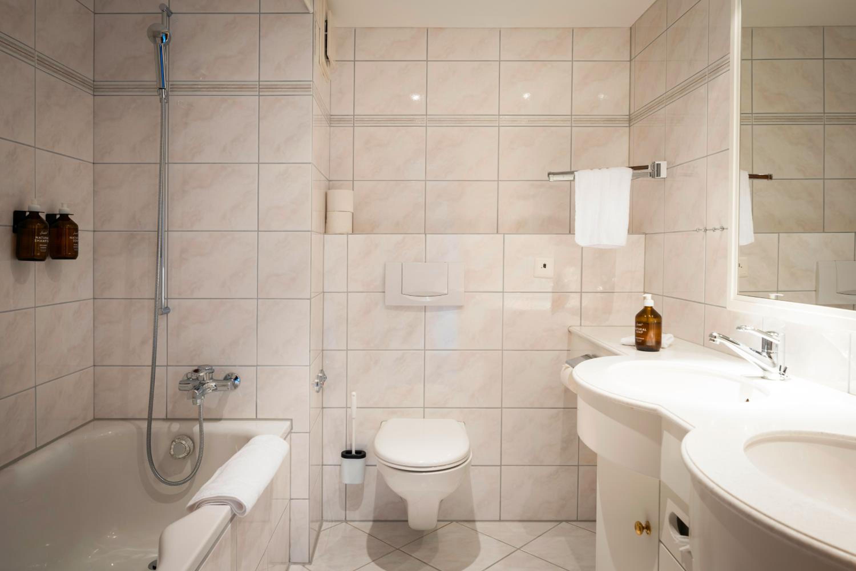 Double Room - Photo 7