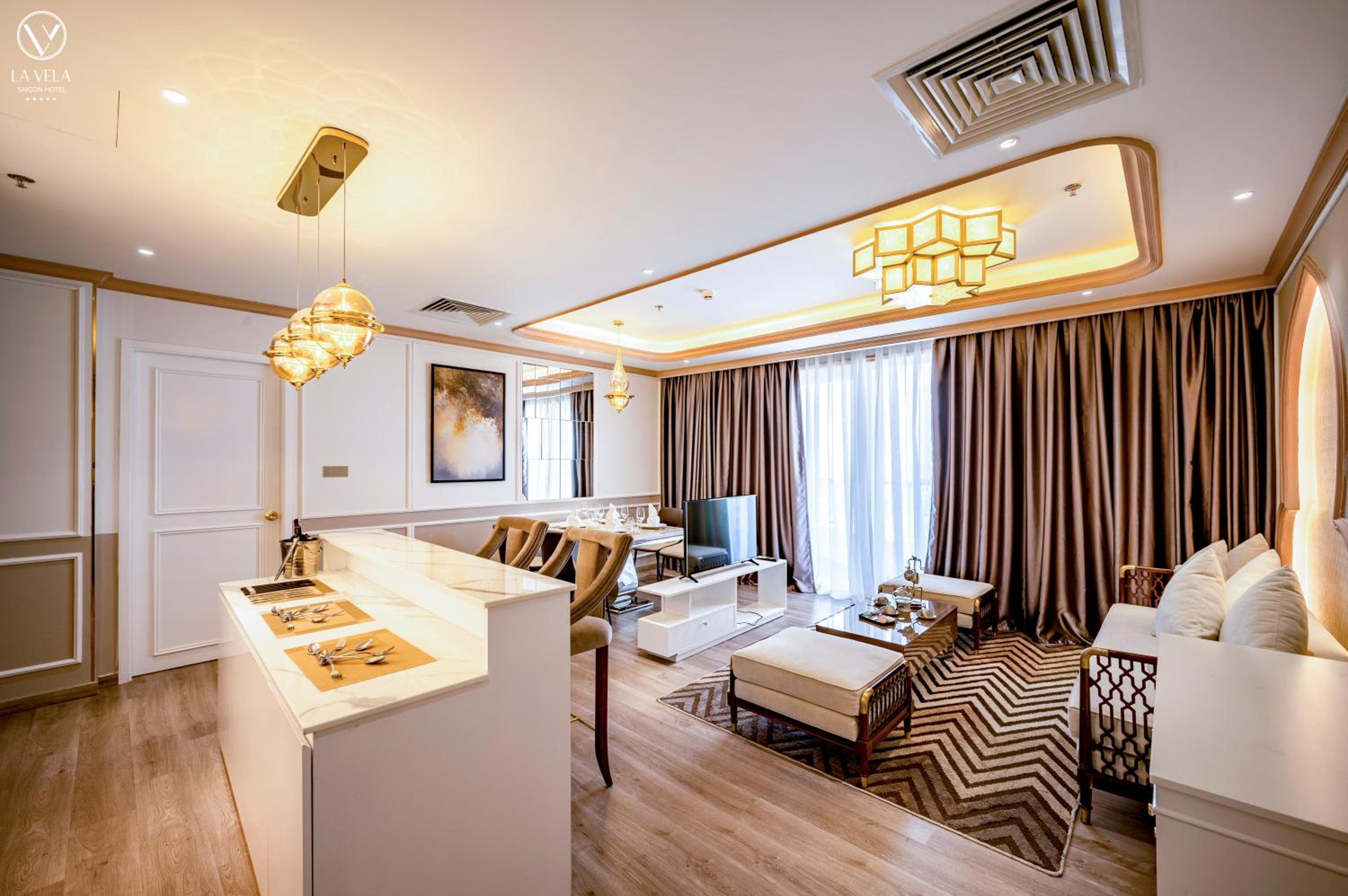 La Vela Club Lounge - Suite (Club benefits included)
