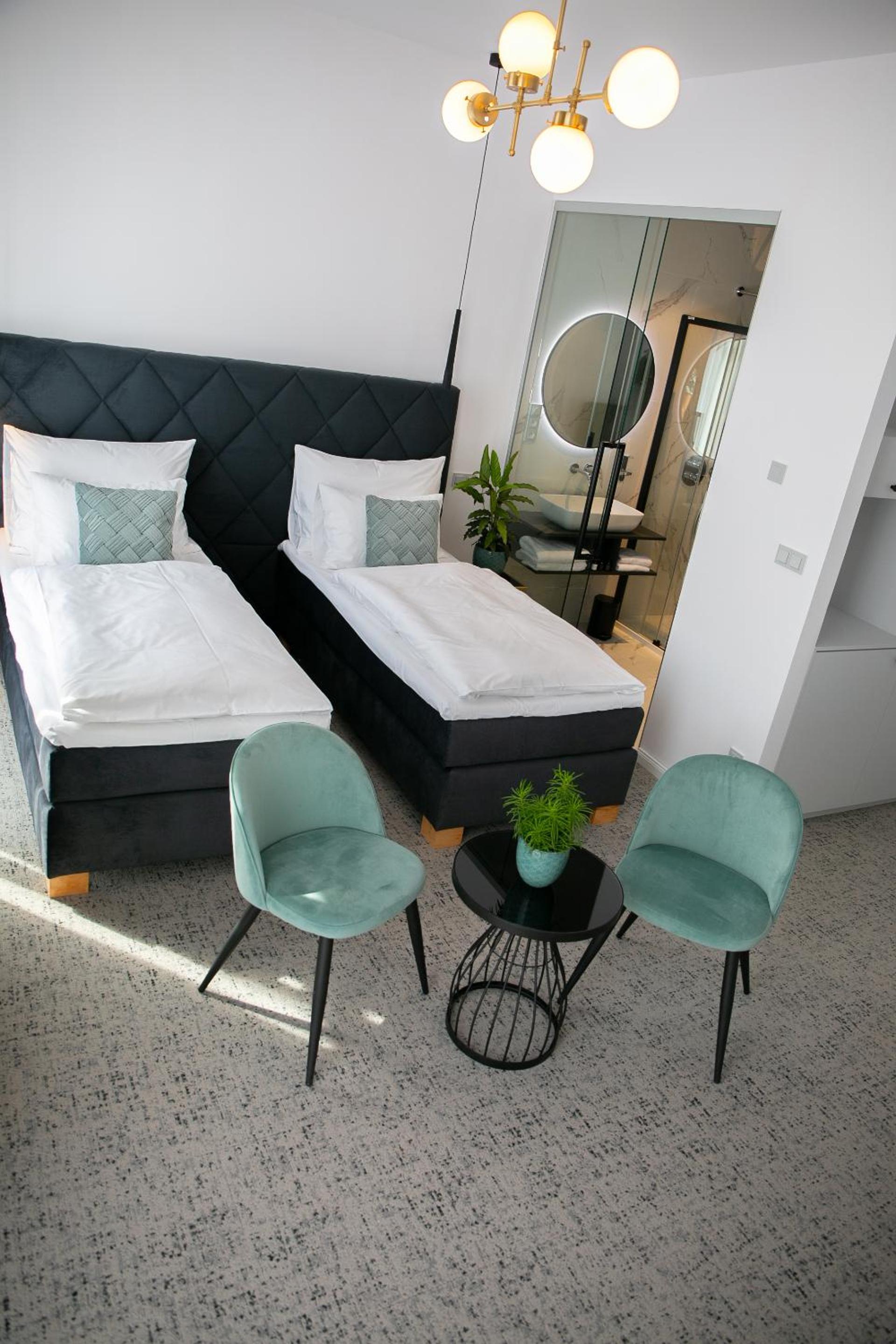 Deluxe Twin Room - Photo 6
