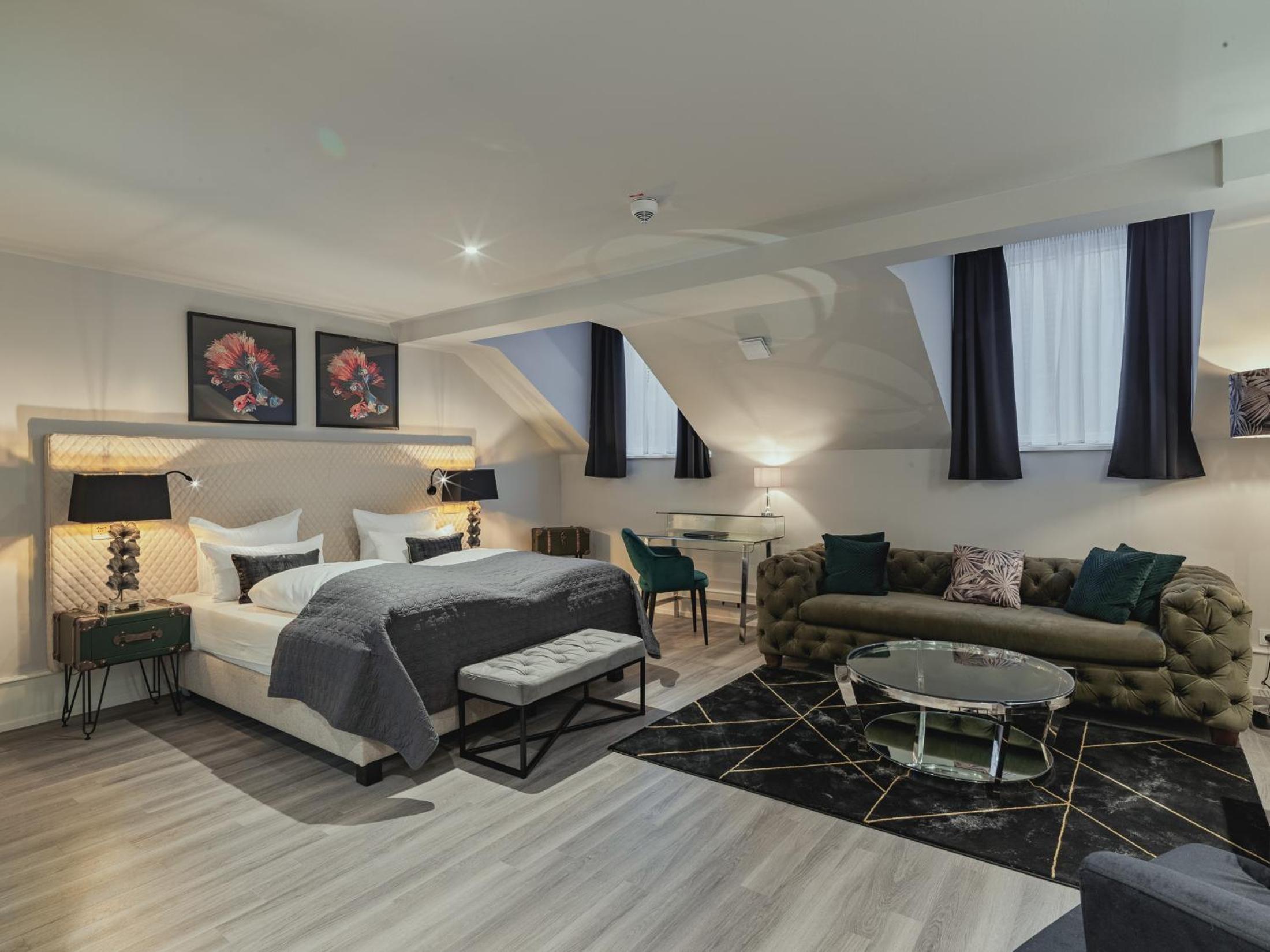 Deluxe Double Room - Photo 13