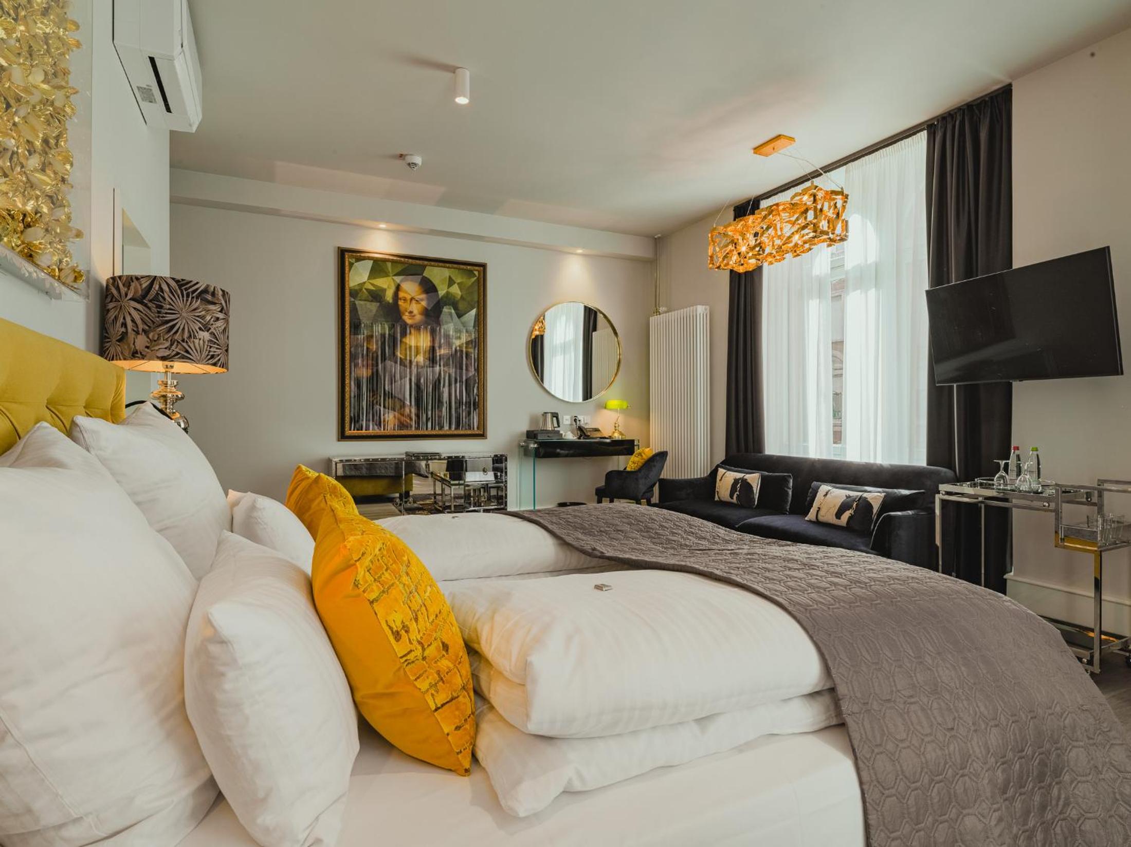 Deluxe Double Room - Photo 10