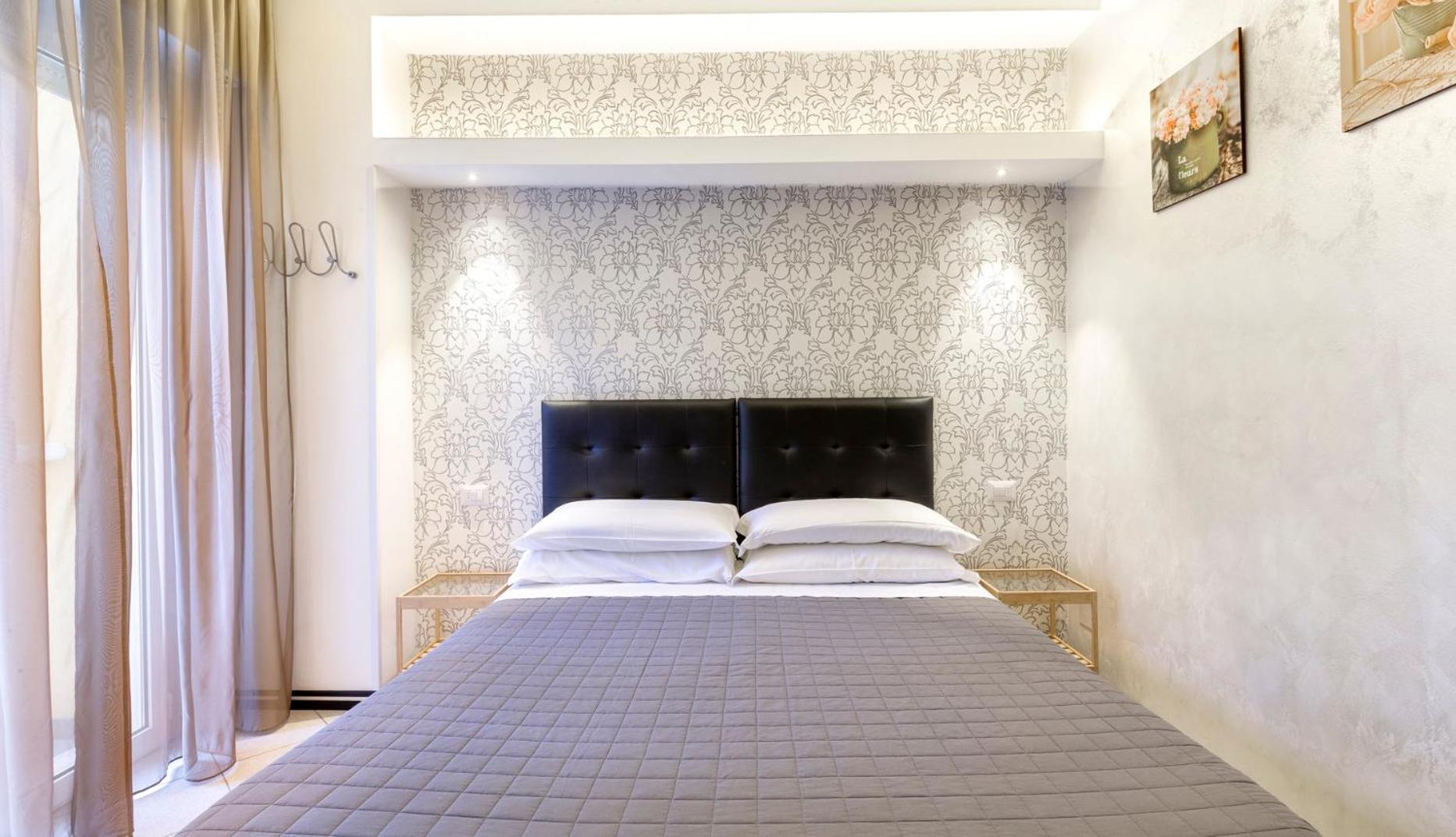 Double or Twin Room - Photo 4