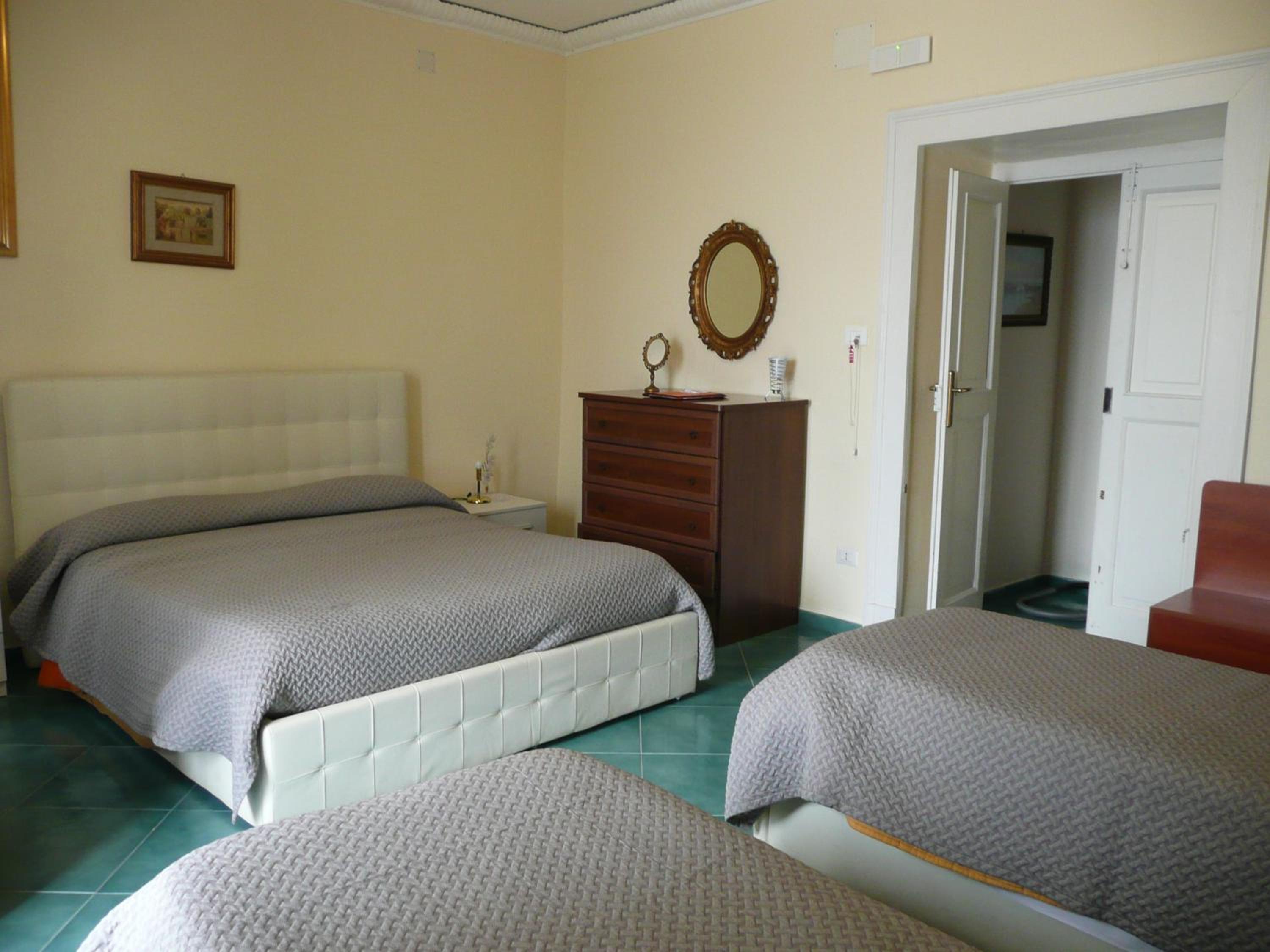 Quadruple Room with Sea View - Photo 1