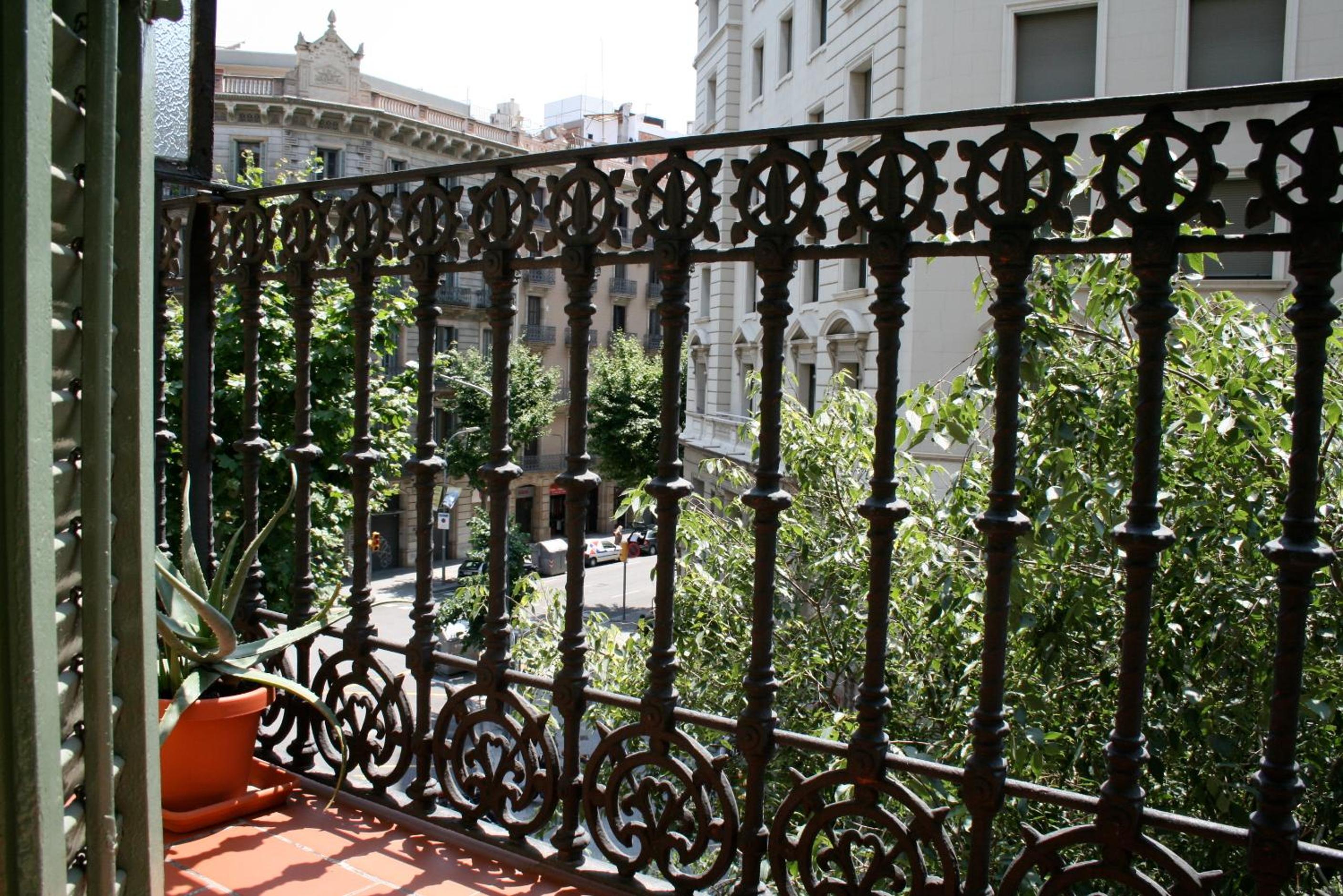 Large Exterior Double Room with private bathroom and balcony photo 2