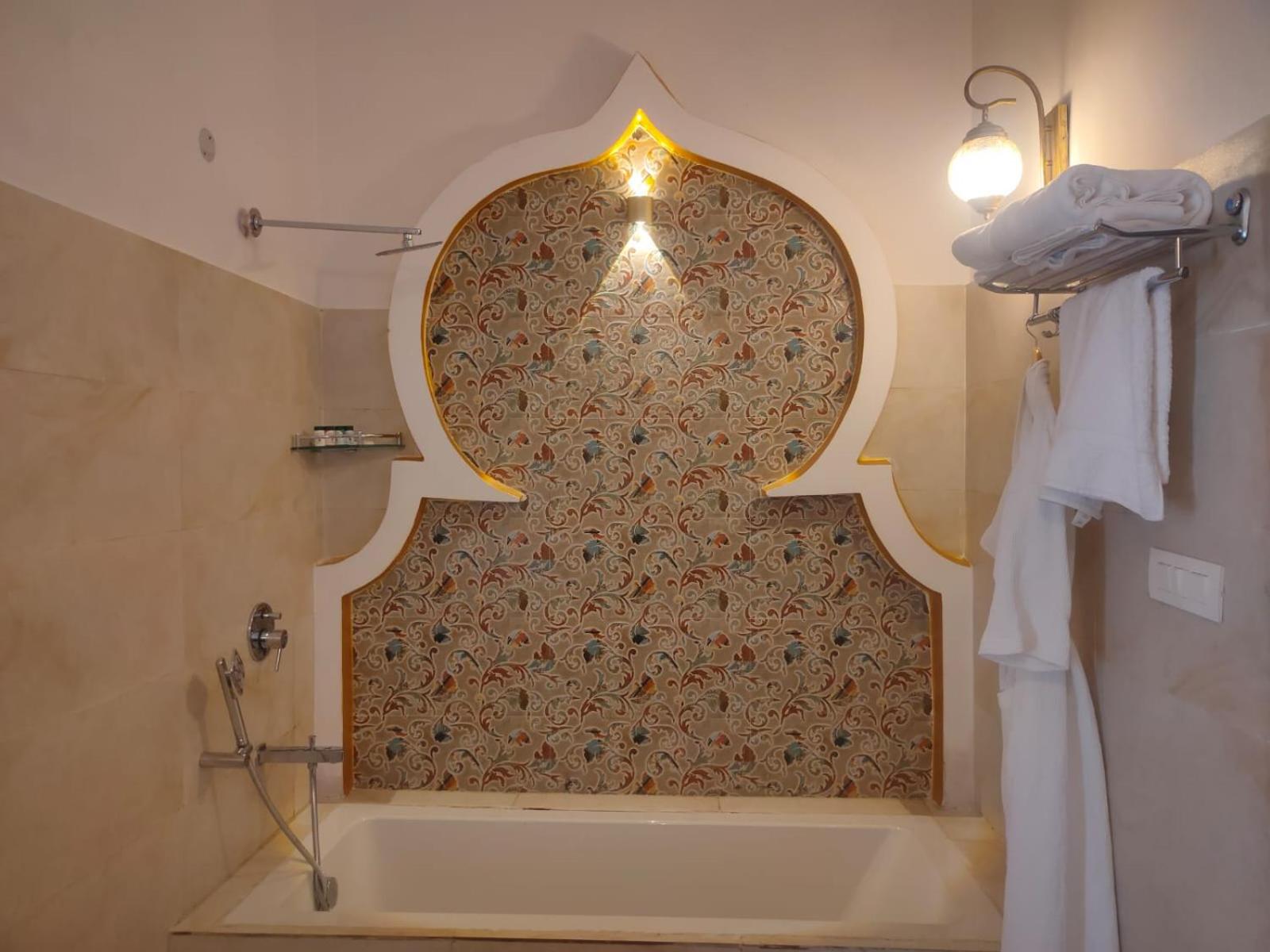 Family Suite with Ganga View and Complimentary Hi Tea and Mini-bar - Photo 7