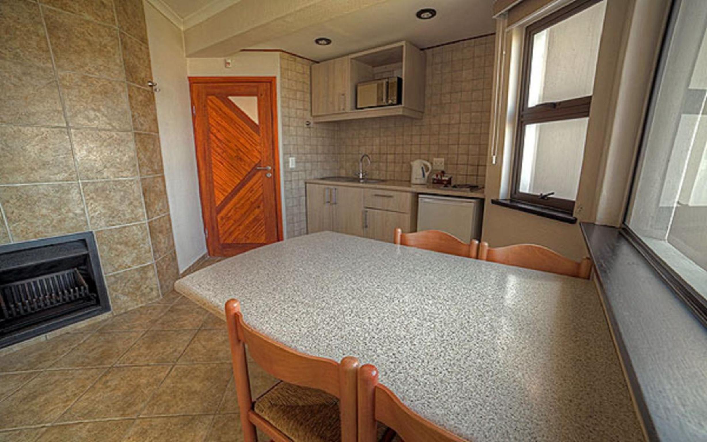 Standard Twin Room with Kitchenette photo 2