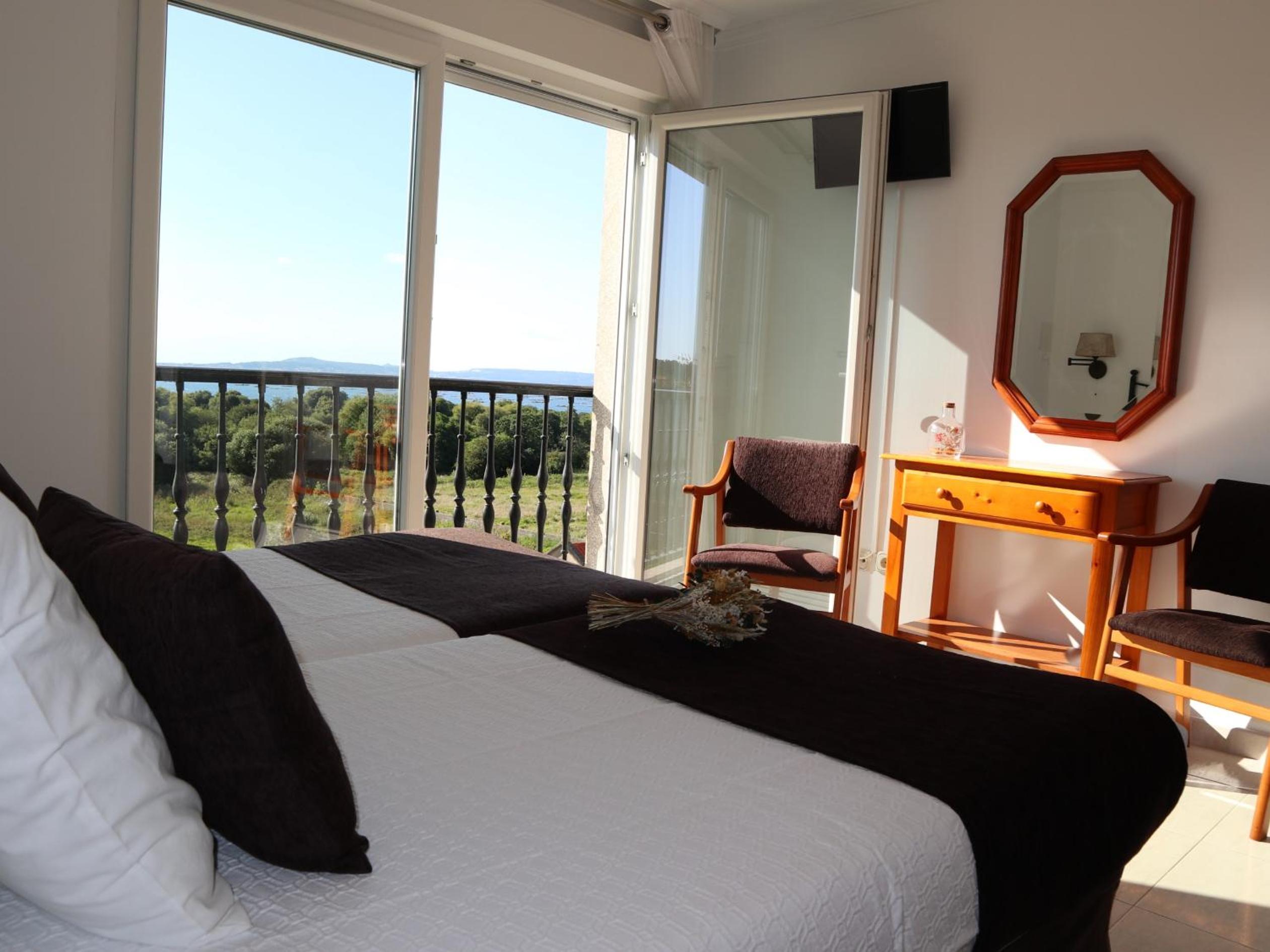 Double or Twin Room with Sea View photo 2
