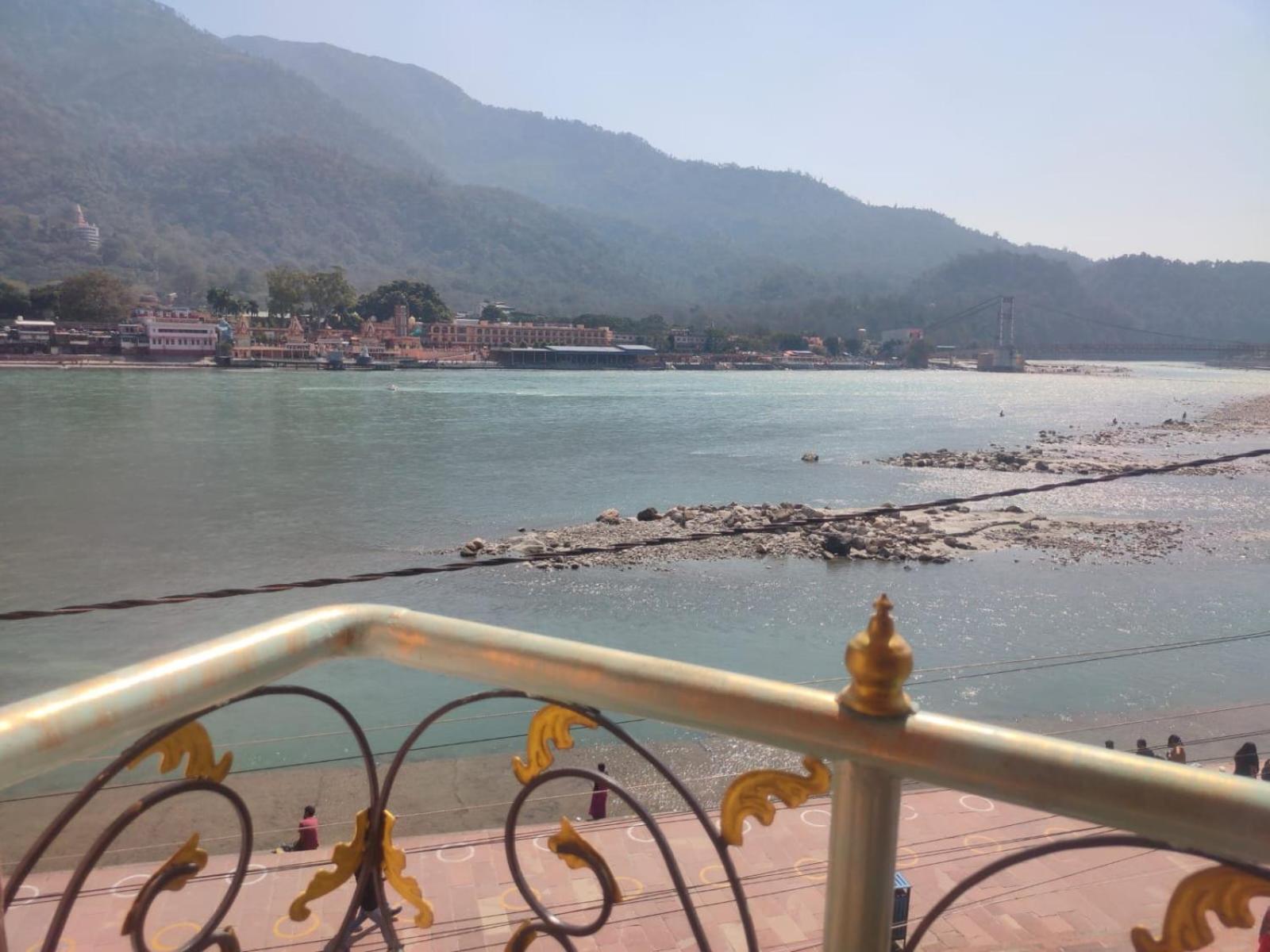 Family Suite with Ganga View and Complimentary Hi Tea and Mini-bar - Photo 4