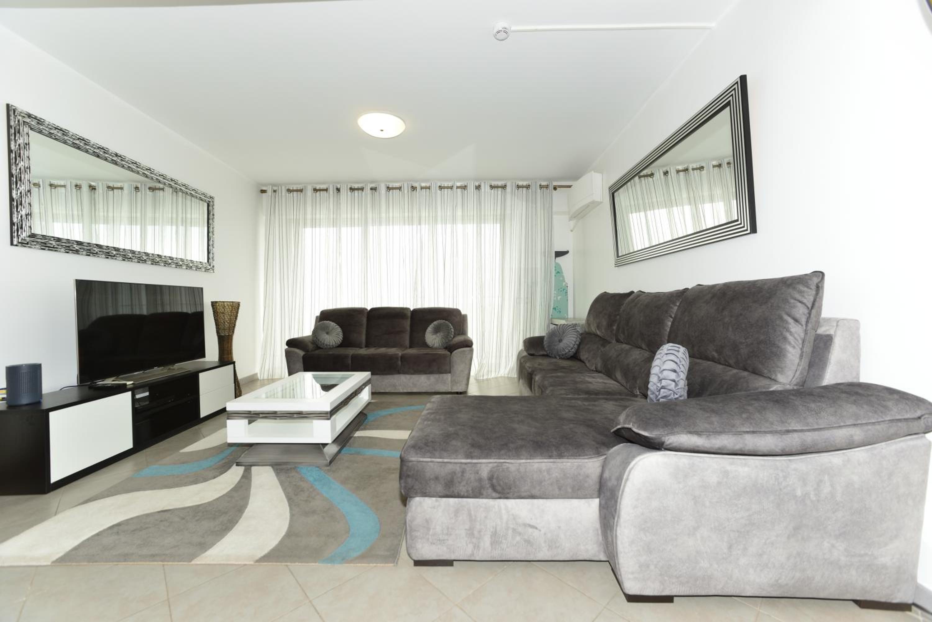 Superior One-Bedroom Apartment - Photo 12