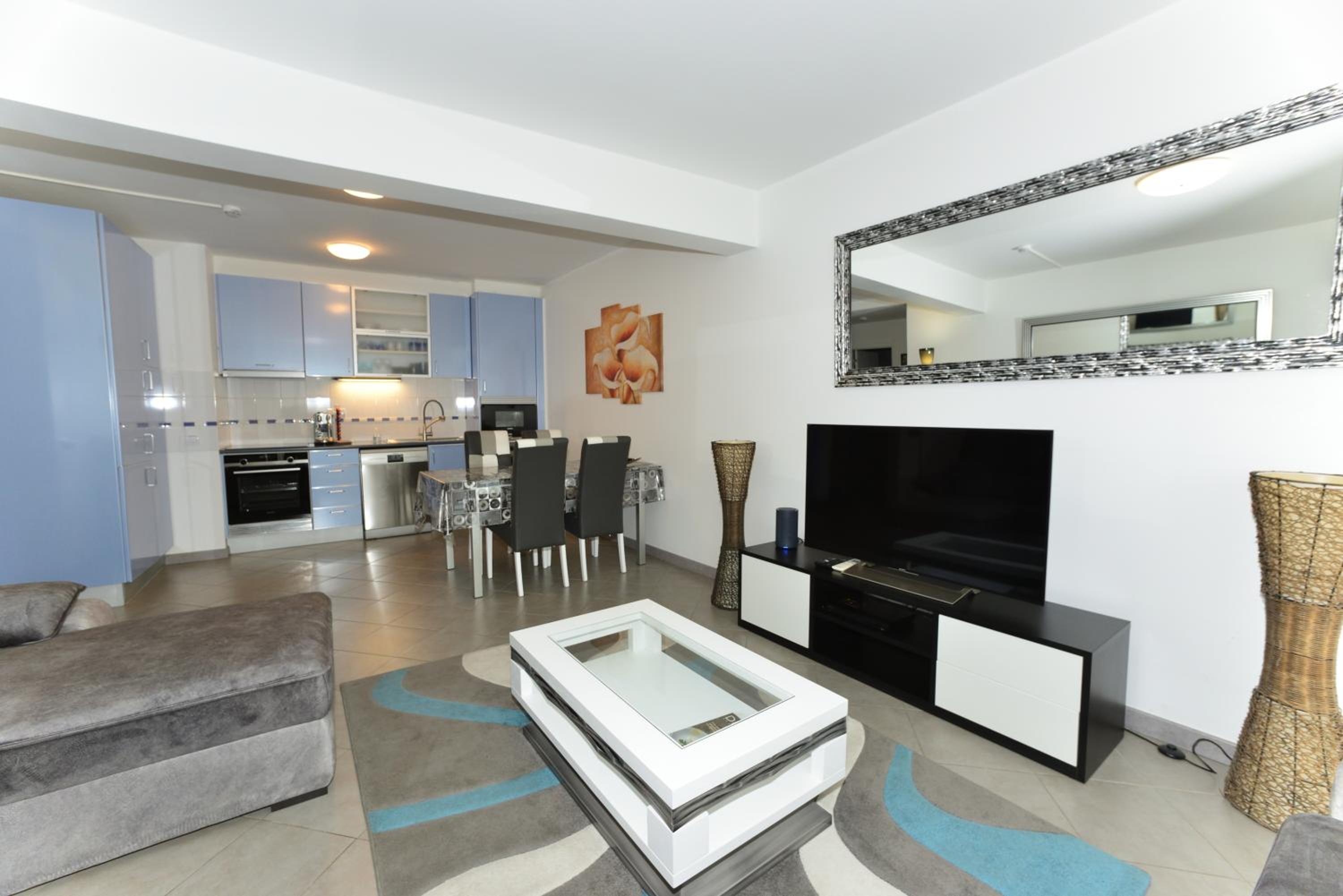 Superior One-Bedroom Apartment - Photo 9