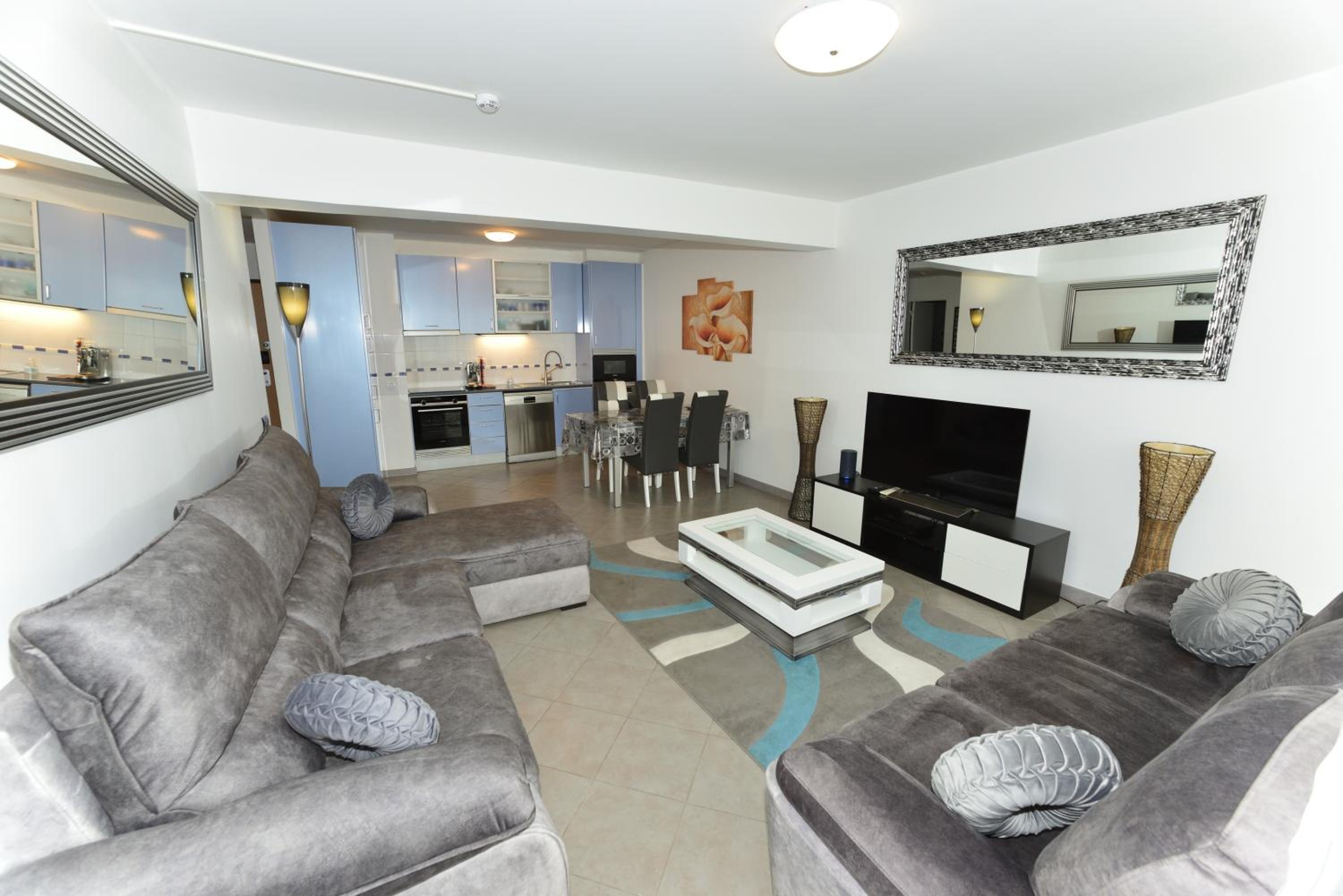 Superior One-Bedroom Apartment - Photo 11