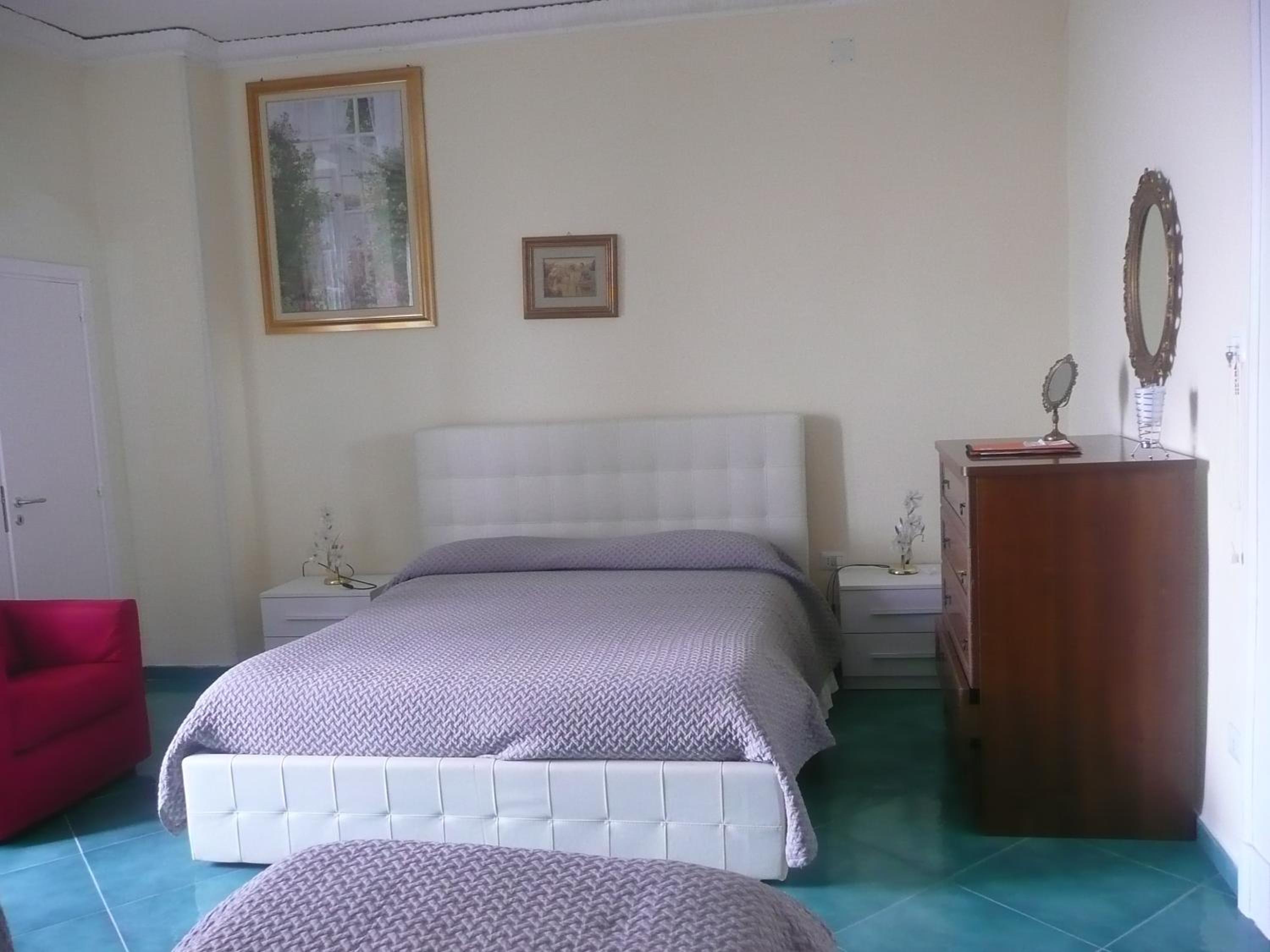 Quadruple Room with Sea View - Photo 11