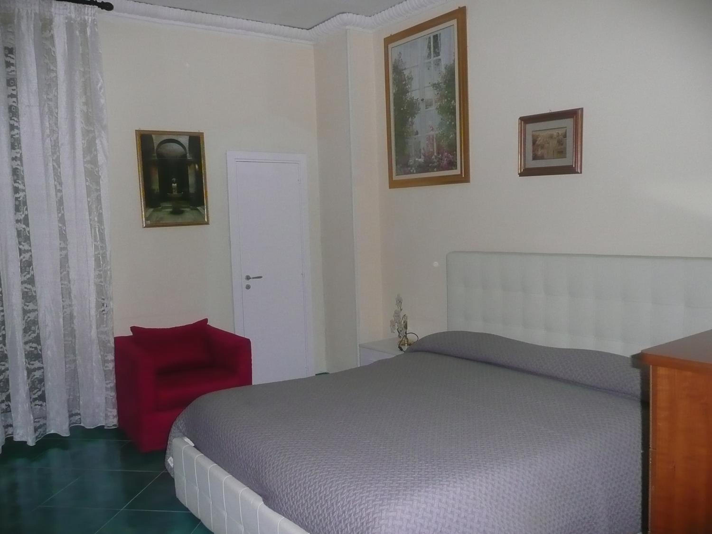 Quadruple Room with Sea View - Photo 12