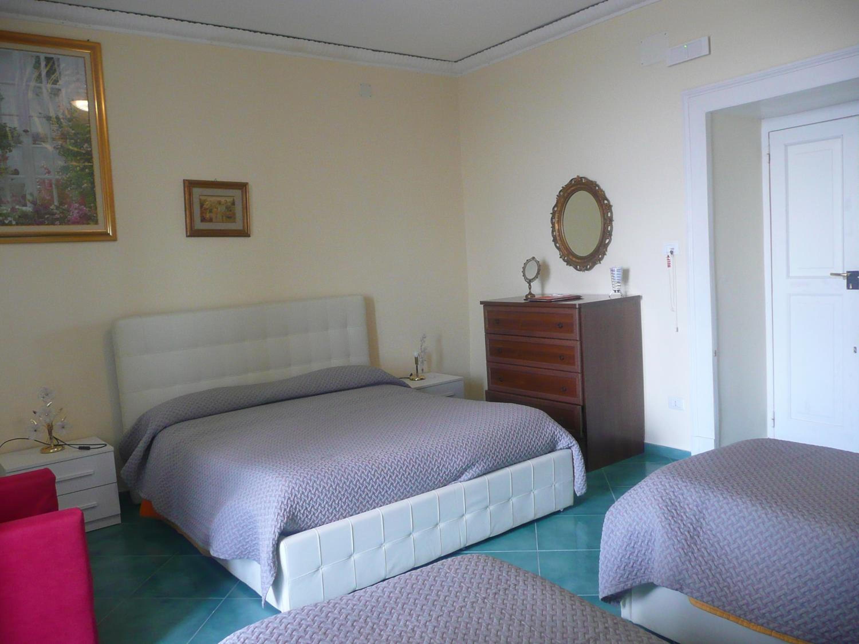 Quadruple Room with Sea View - Photo 2