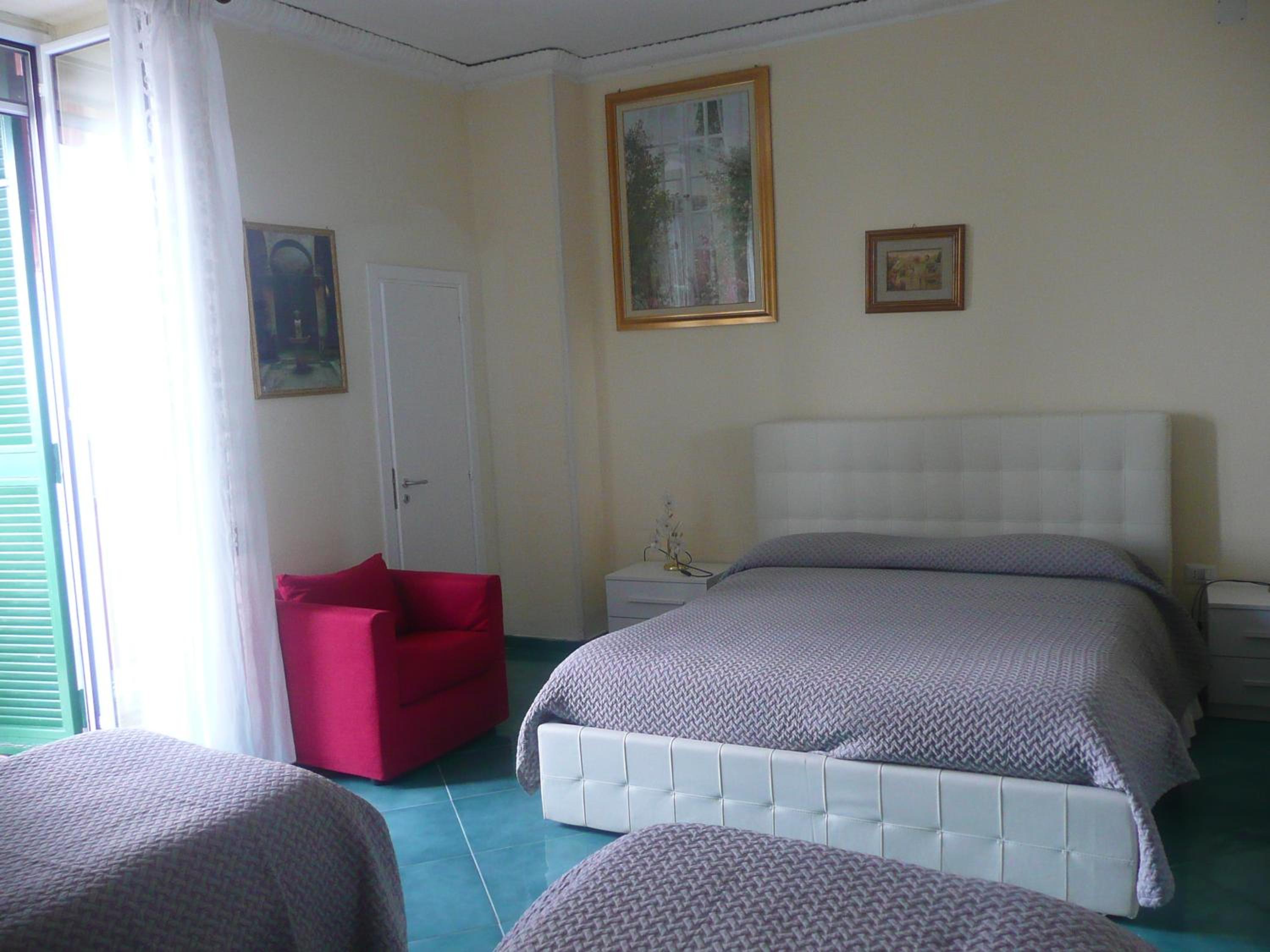 Quadruple Room with Sea View - Photo 15