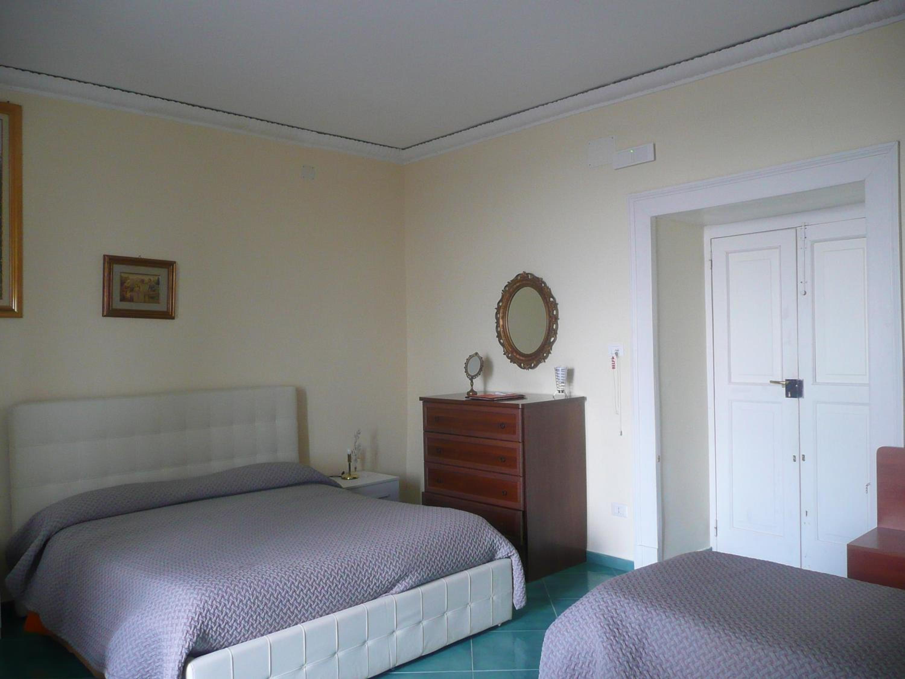 Quadruple Room with Sea View - Photo 16