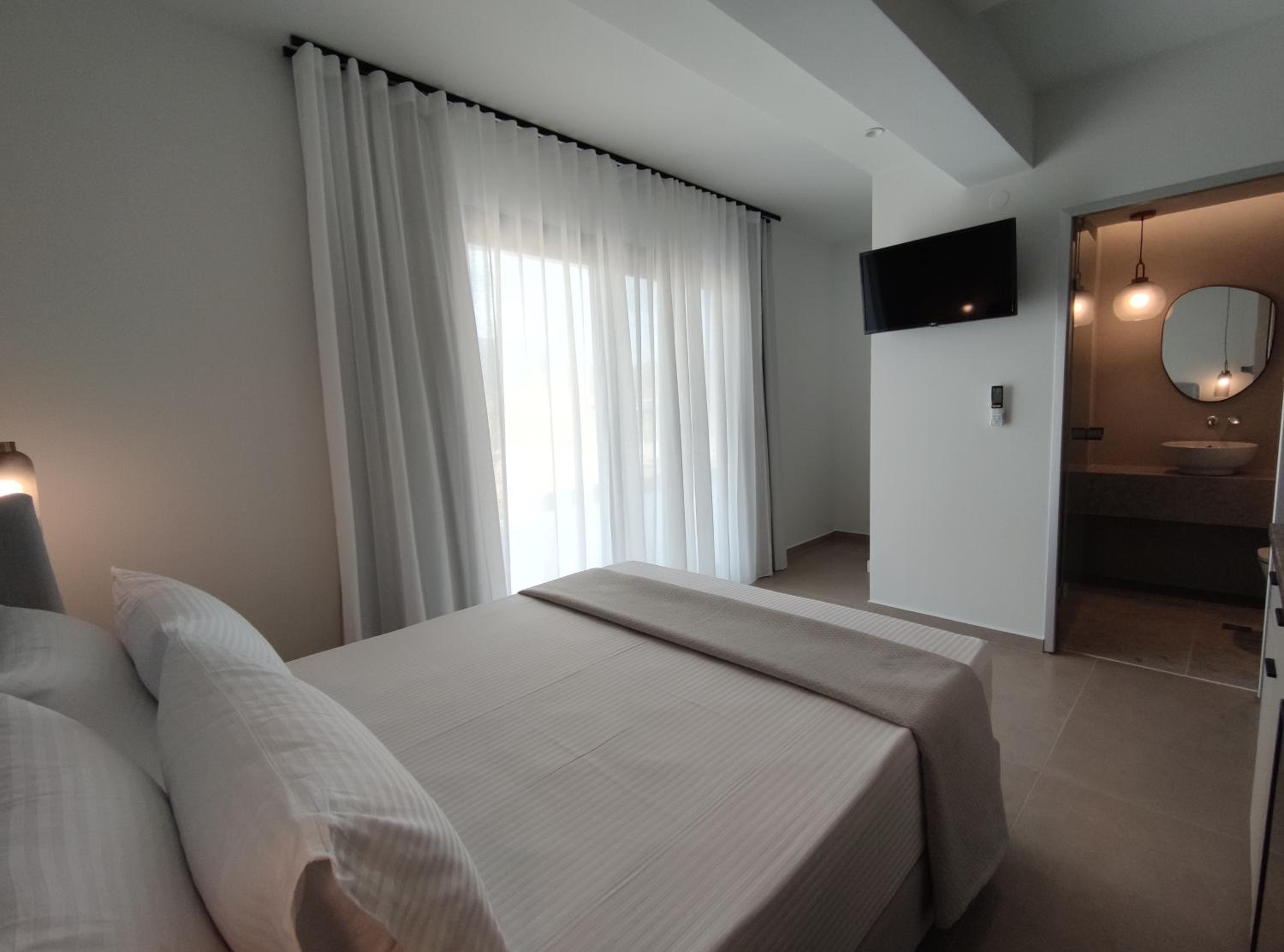 Double Room with Mountain View - Photo 1