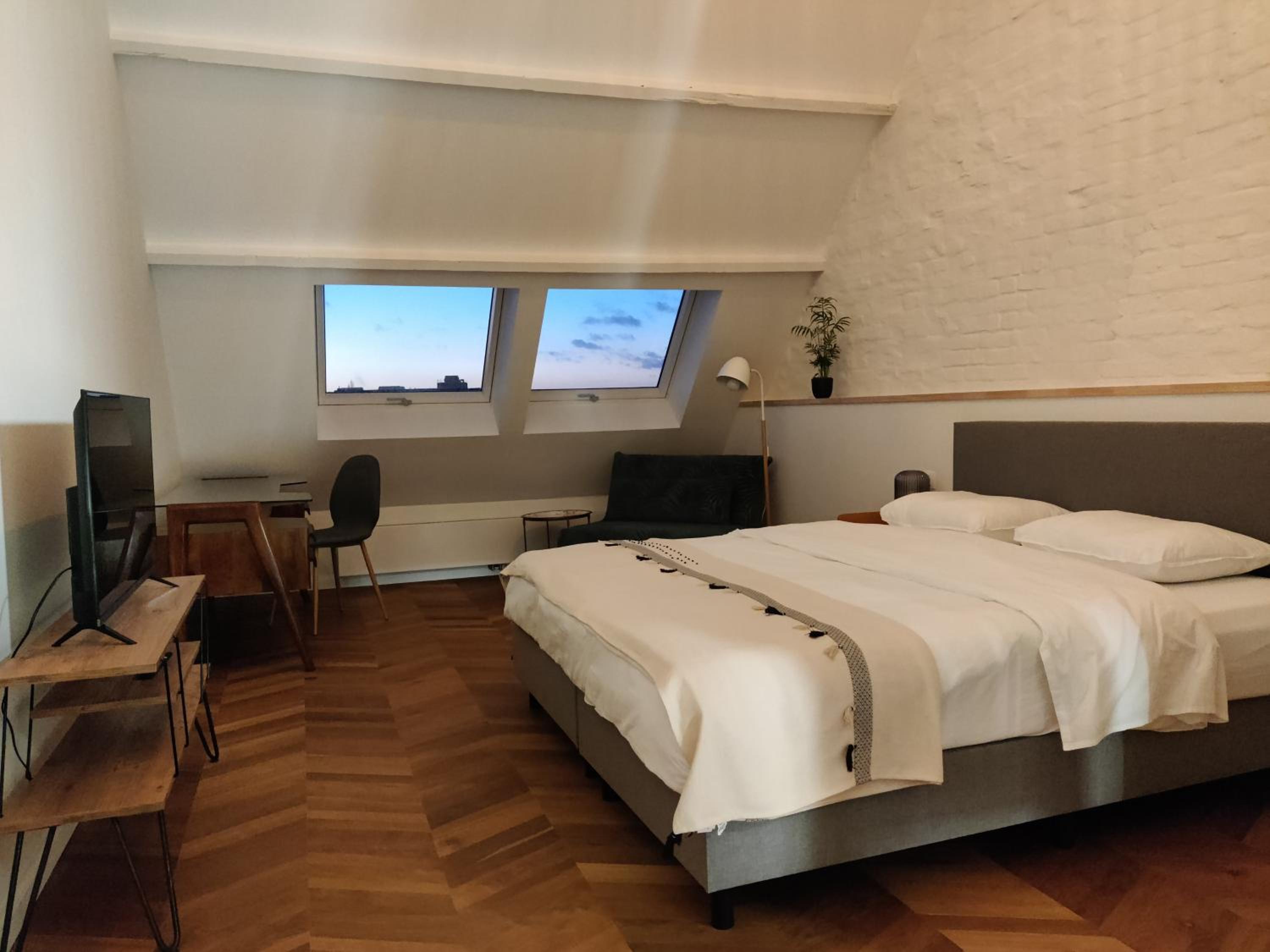 Deluxe Room (2 Adults + 1 Child) photo 3