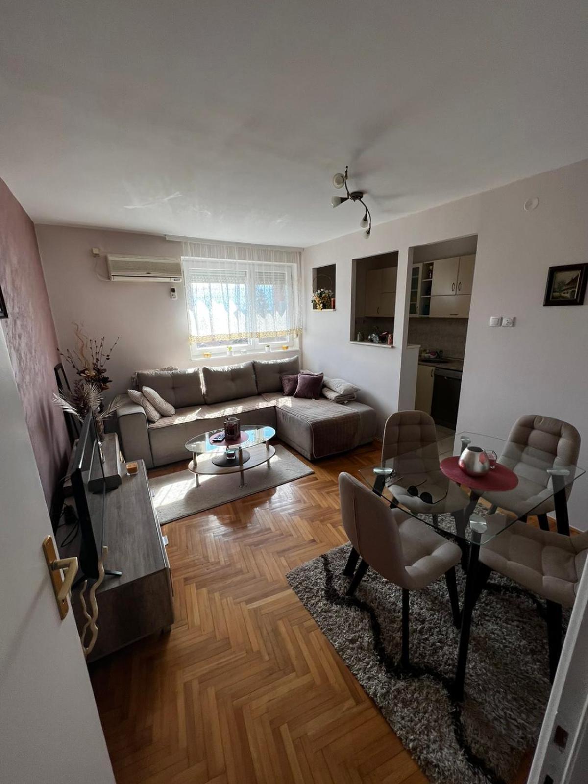 One-Bedroom Apartment photo 2