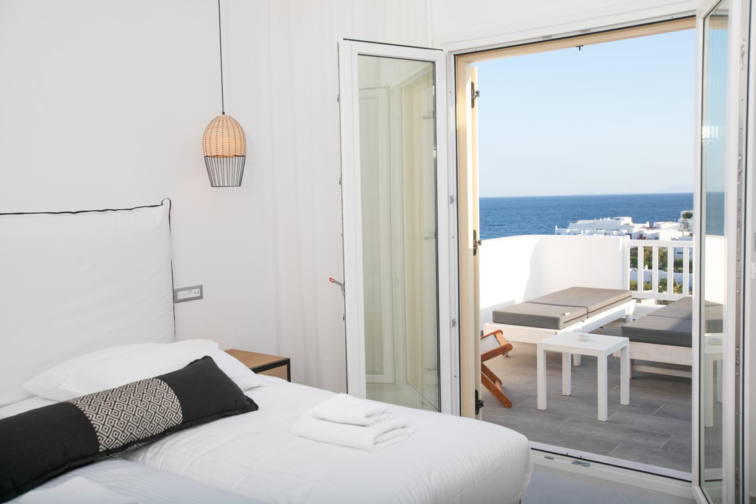Deluxe Family Room with Sea View - Photo 22