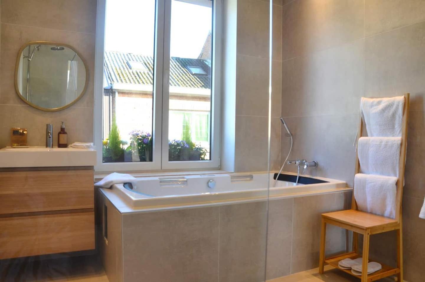 Double Room With Balcony (2 Adults + 1 Child) photo 3