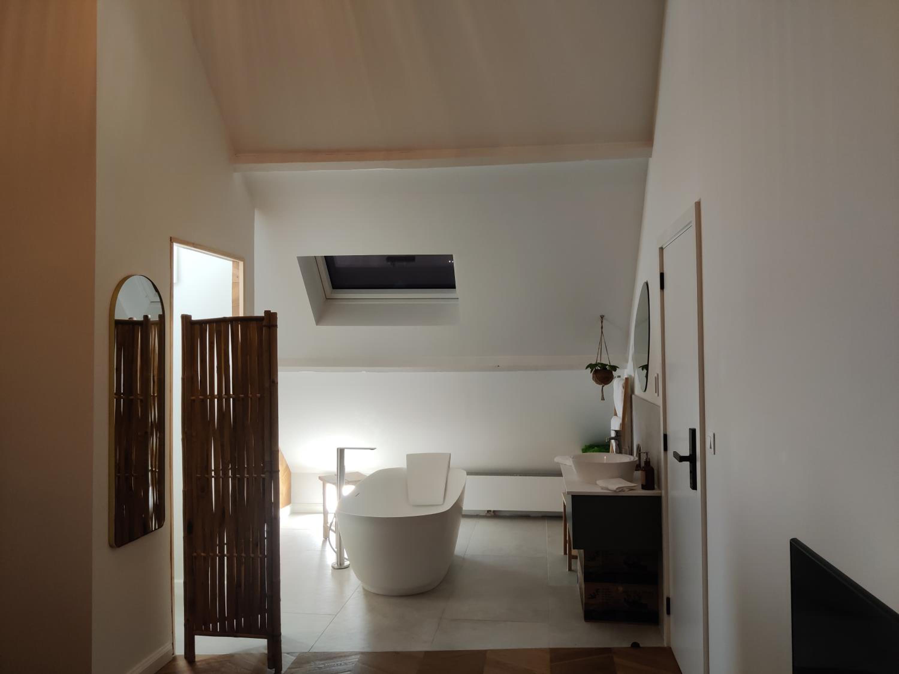 Deluxe Room (2 Adults + 1 Child) photo 2