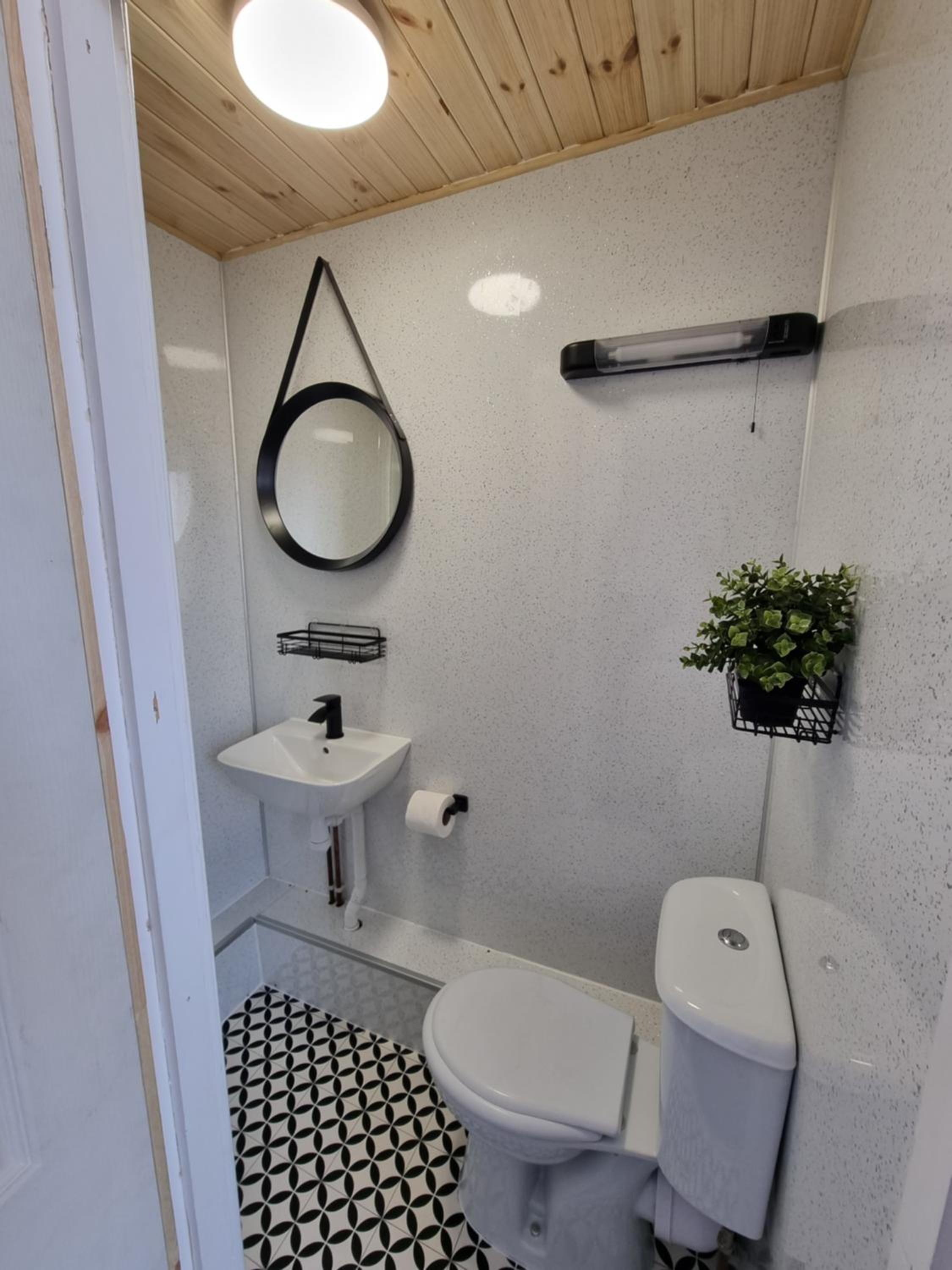 Standard Double Room - Photo 24