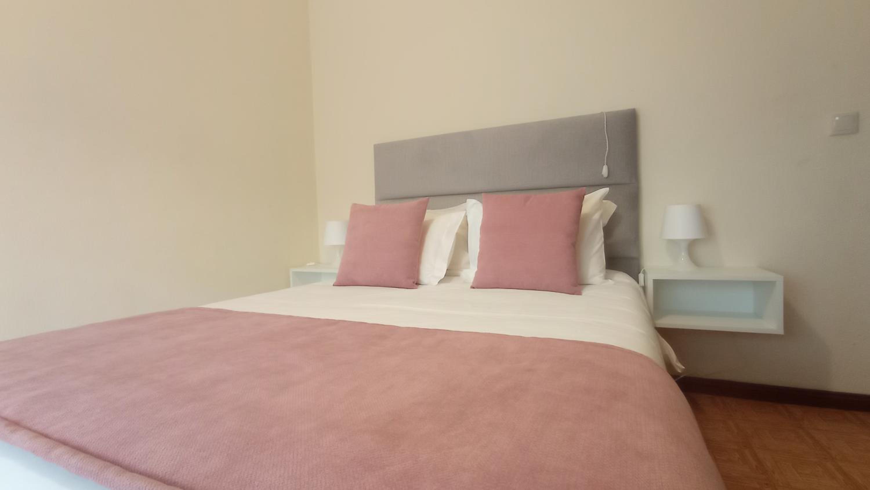 Double Room with Balcony and River View - Photo 7