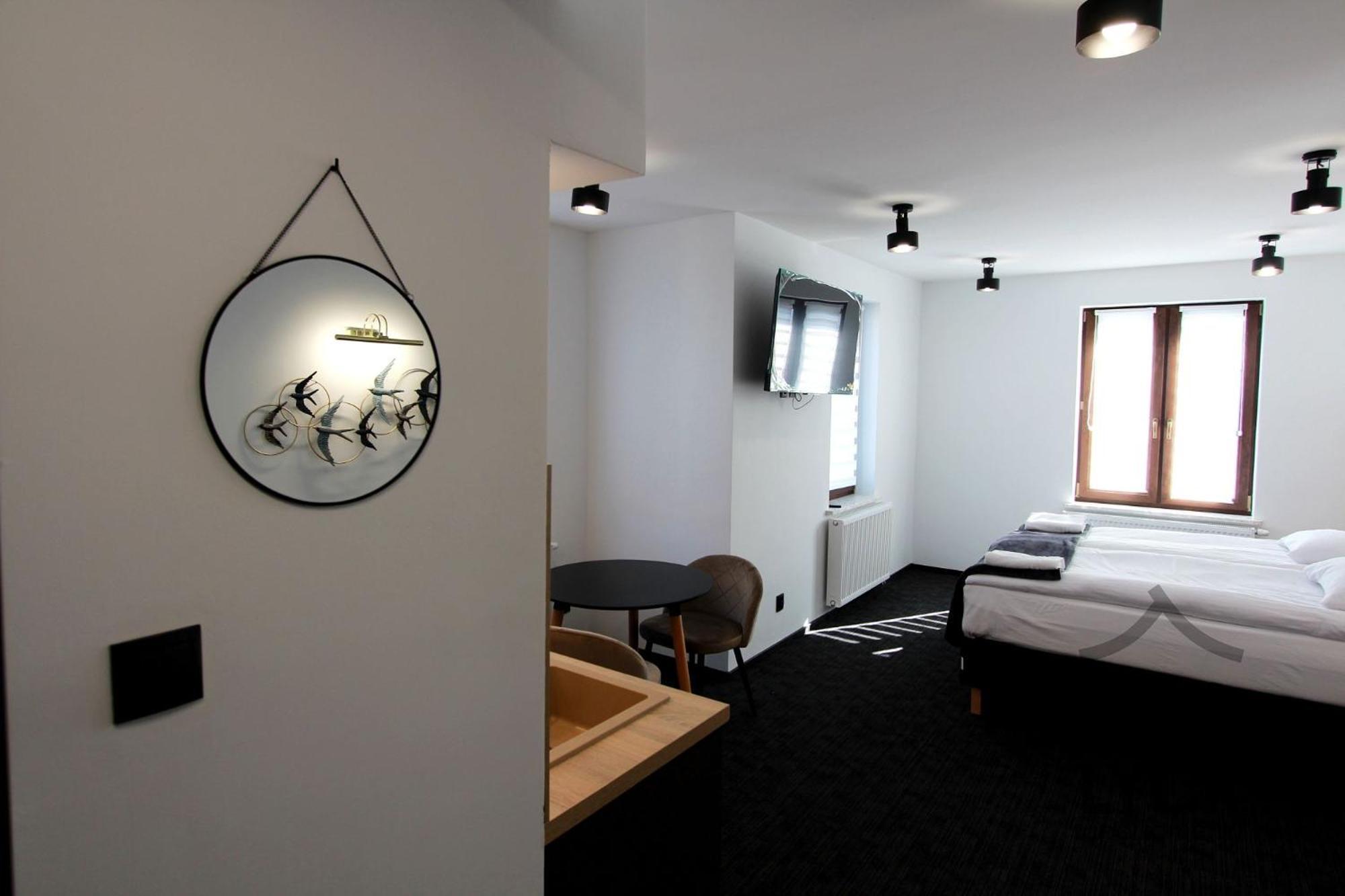 One-Bedroom Apartment - Photo 2