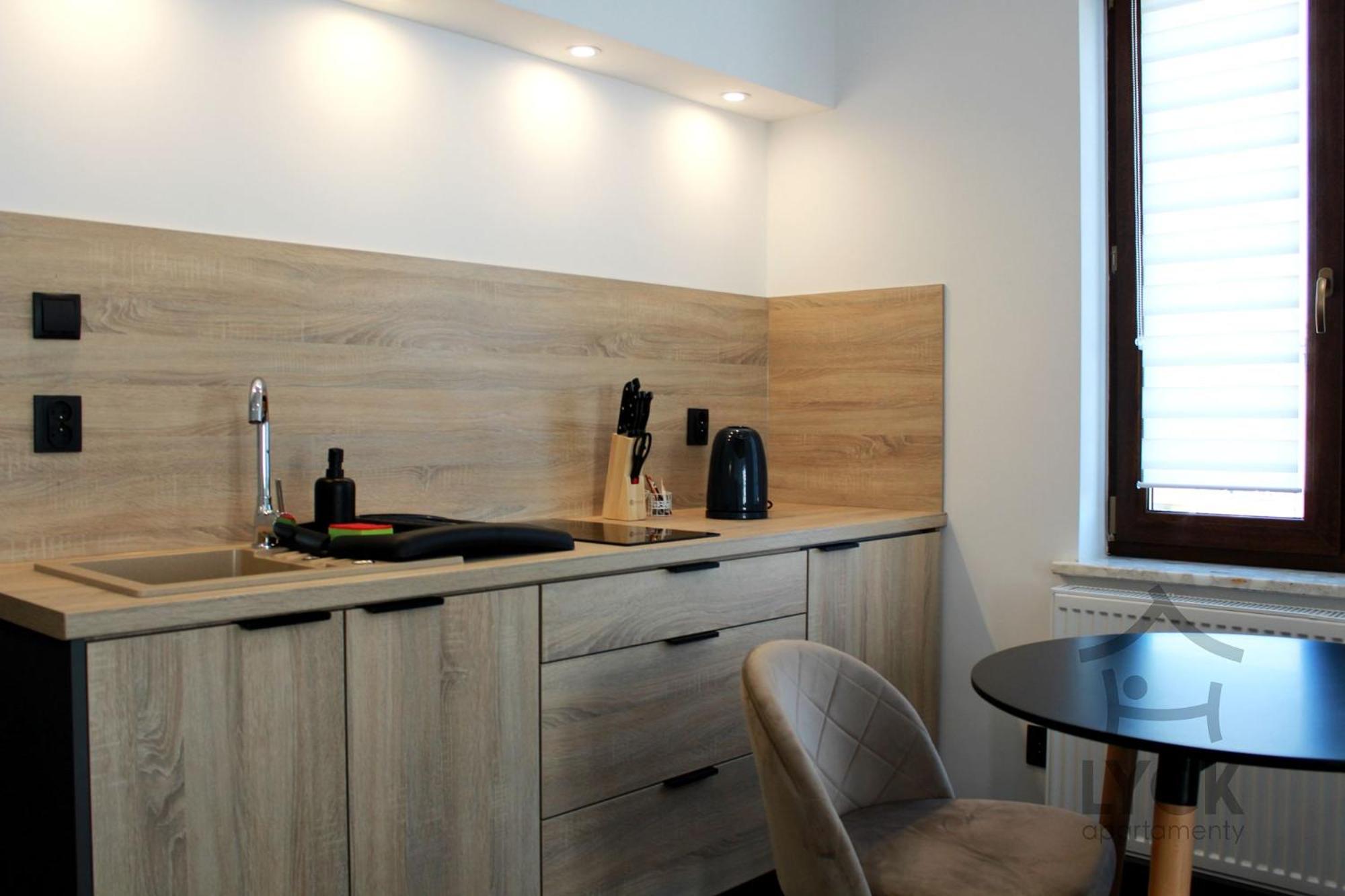 One-Bedroom Apartment - Photo 12