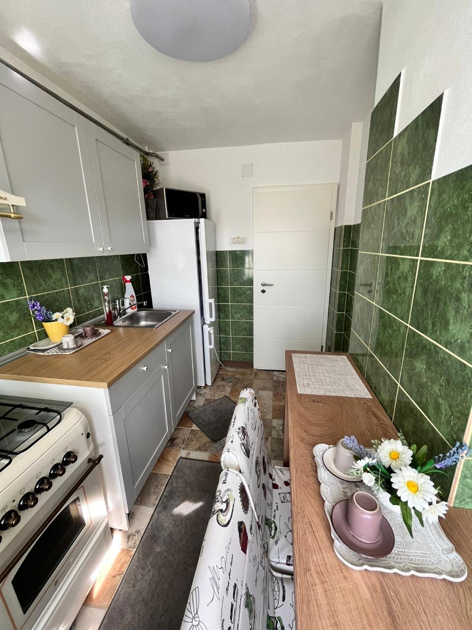 One-Bedroom Apartment - Photo 11