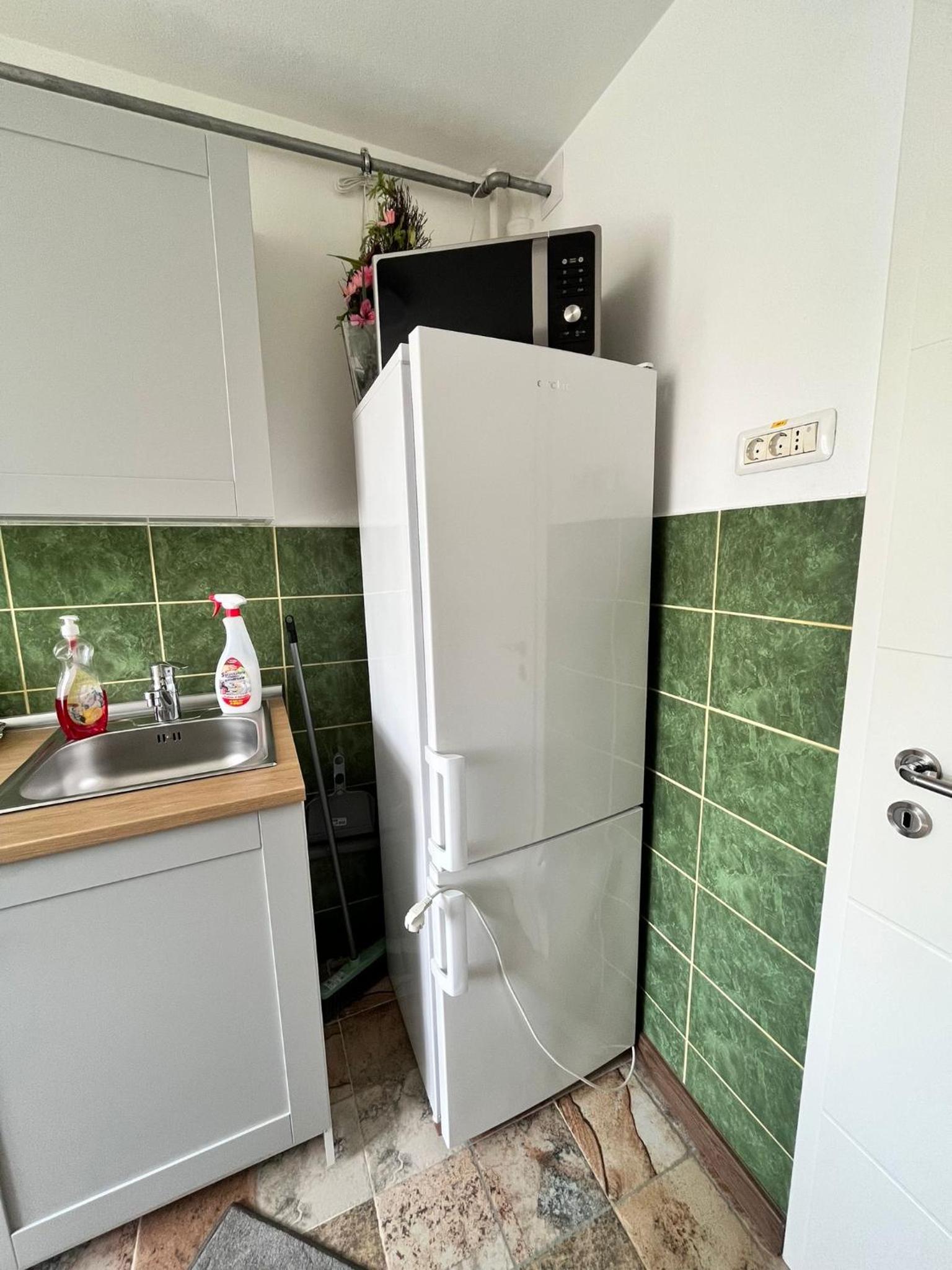 One-Bedroom Apartment - Photo 12