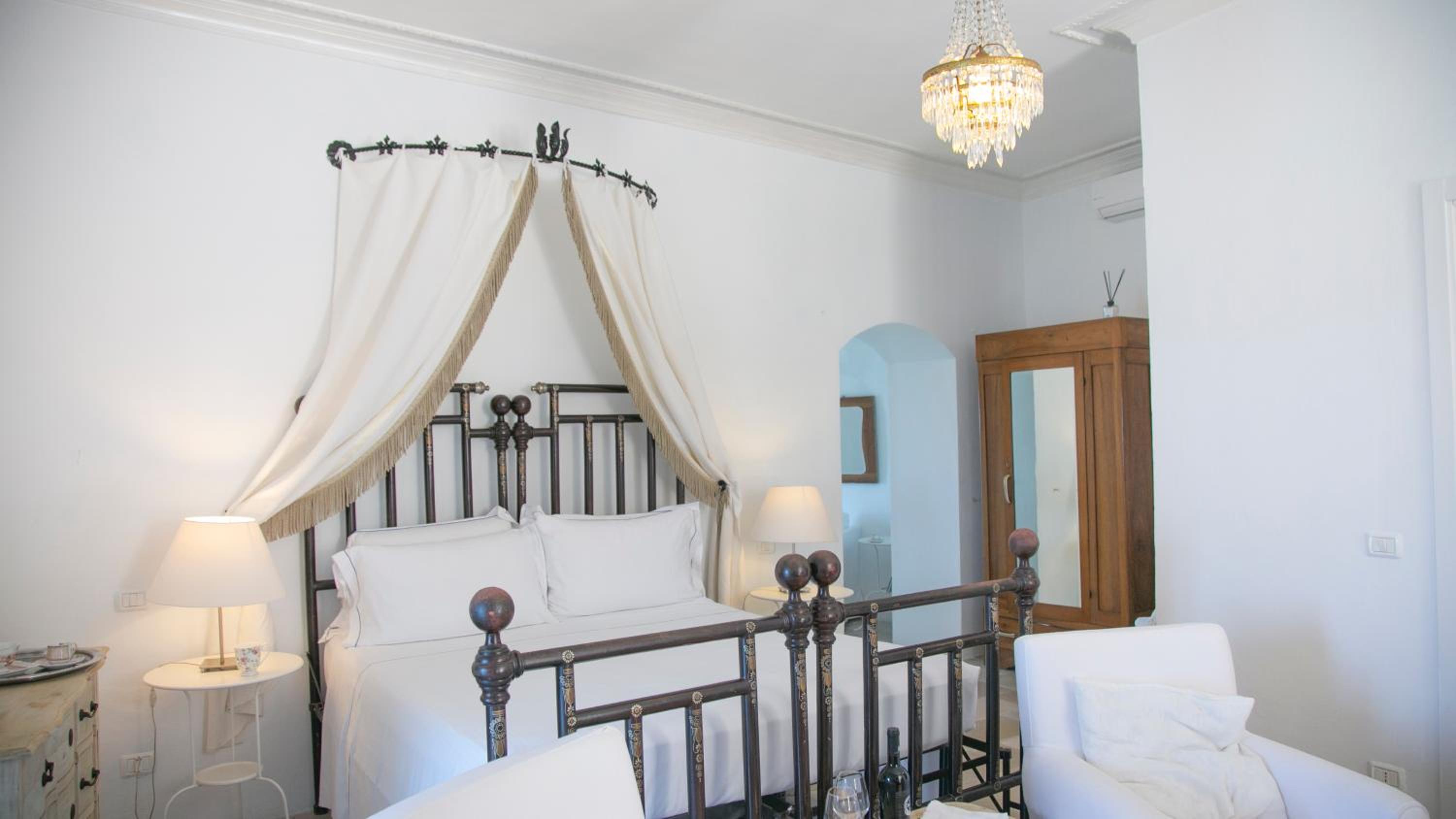 Deluxe Suite with Sea View - Photo 1