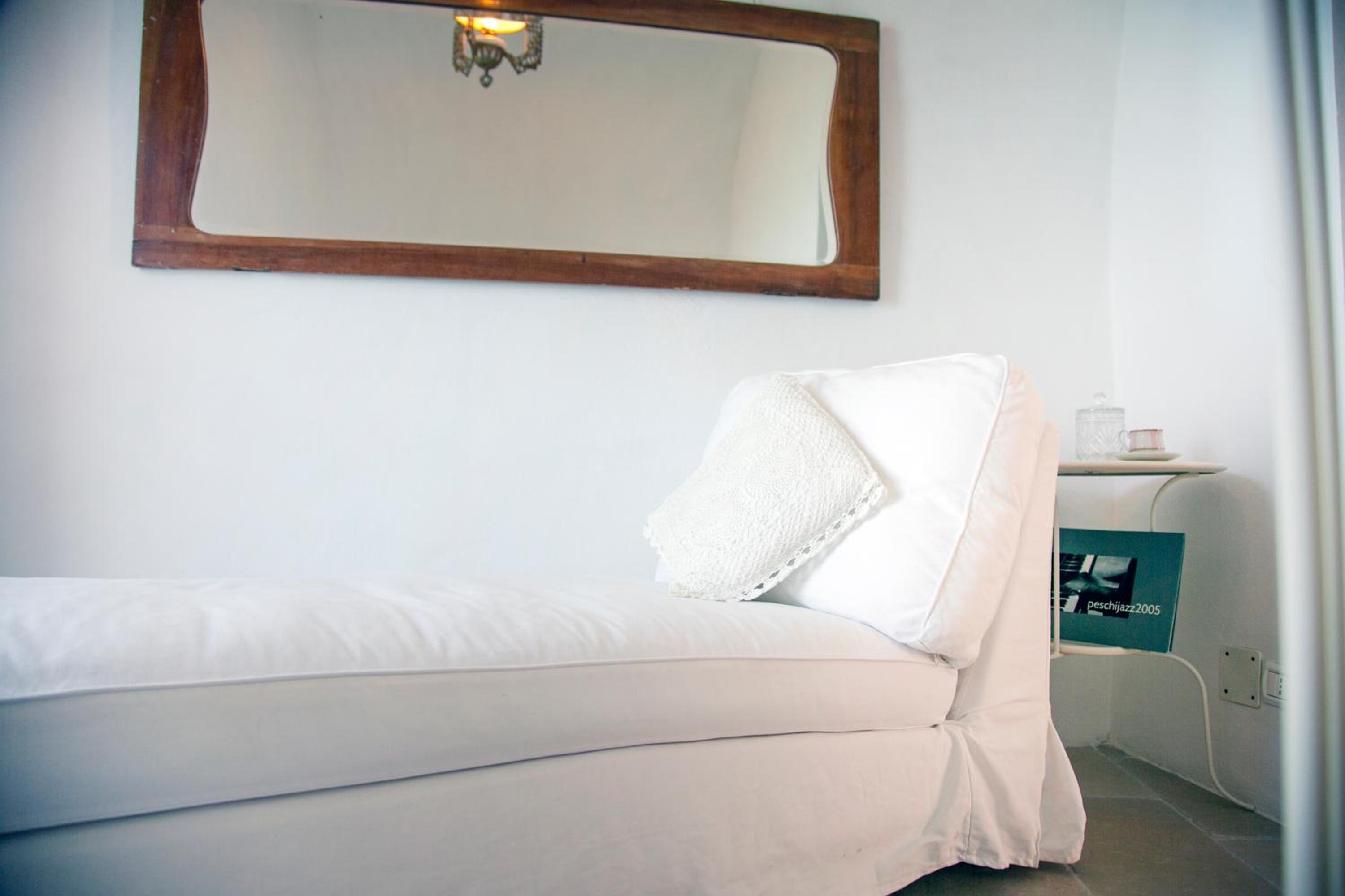 Deluxe Suite with Sea View - Photo 6