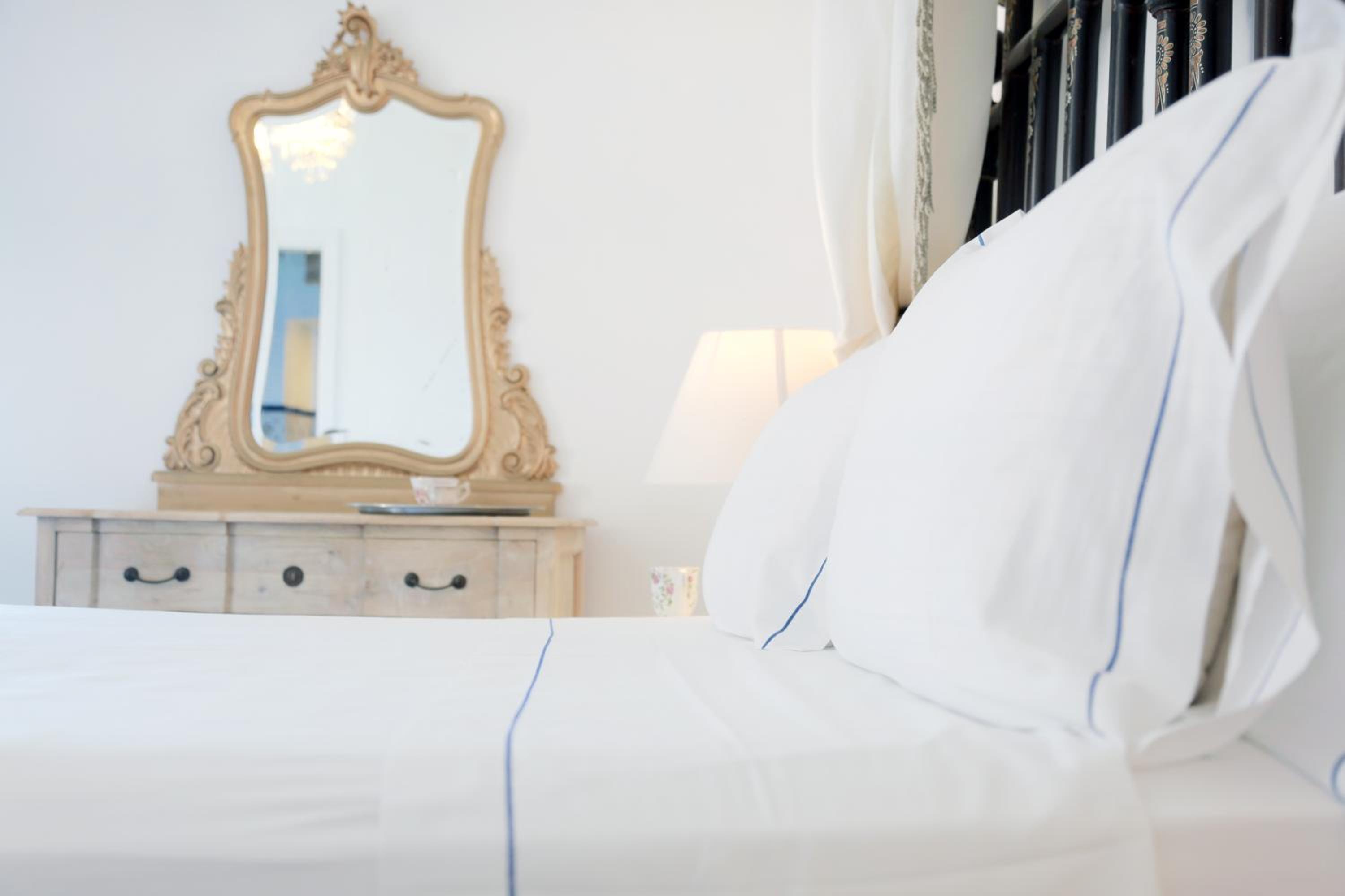 Deluxe Suite with Sea View - Photo 38