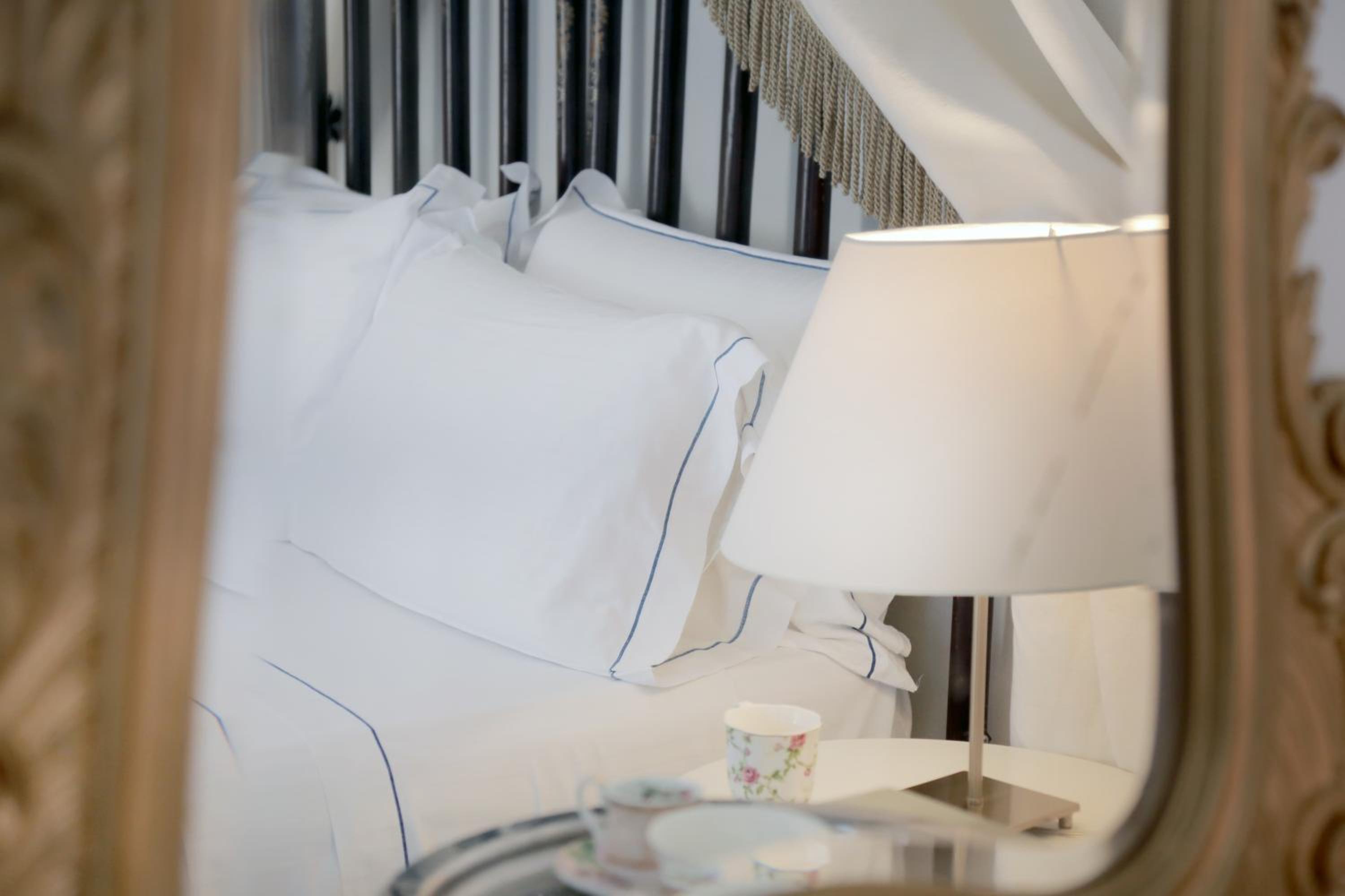 Deluxe Suite with Sea View - Photo 11