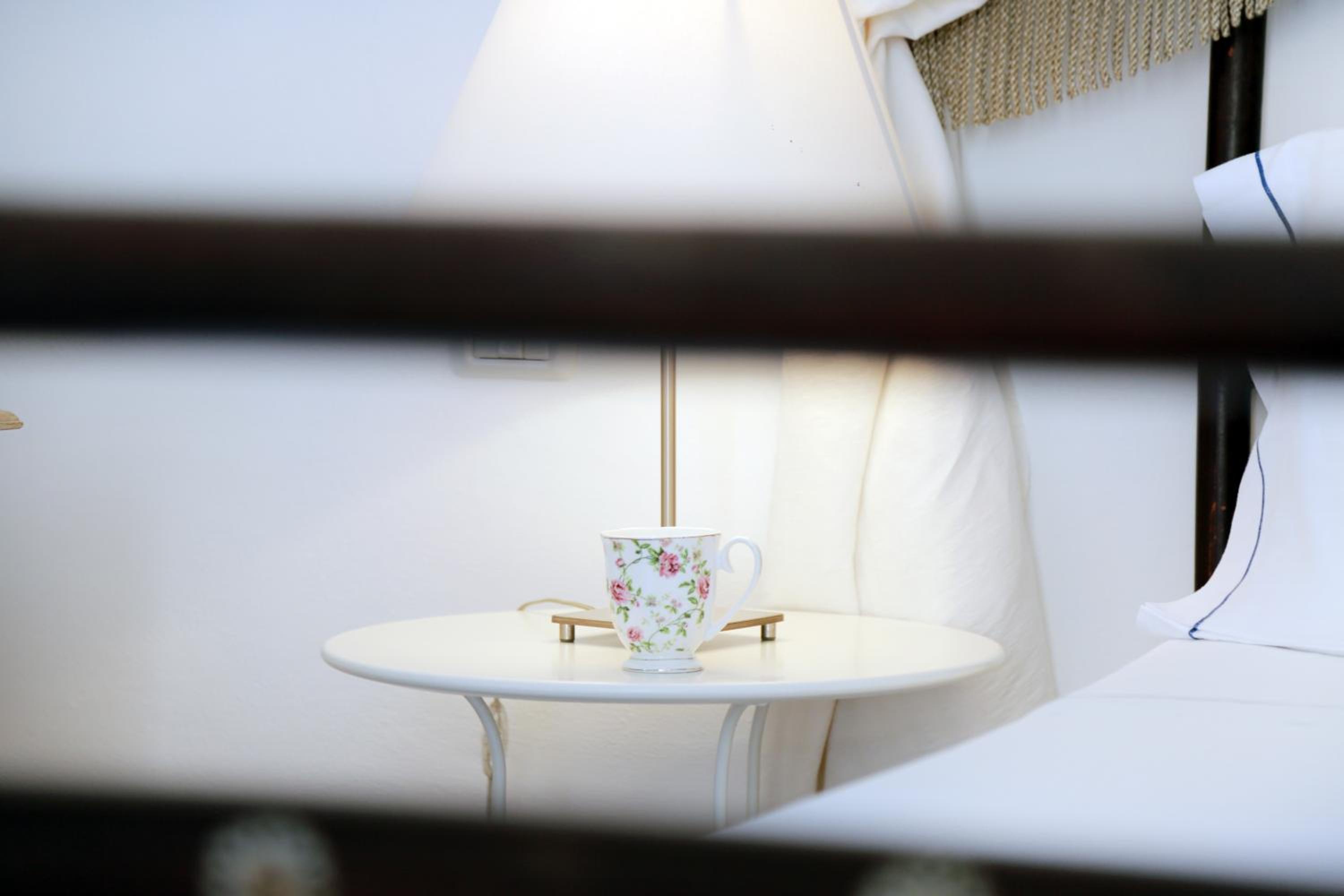 Deluxe Suite with Sea View - Photo 18