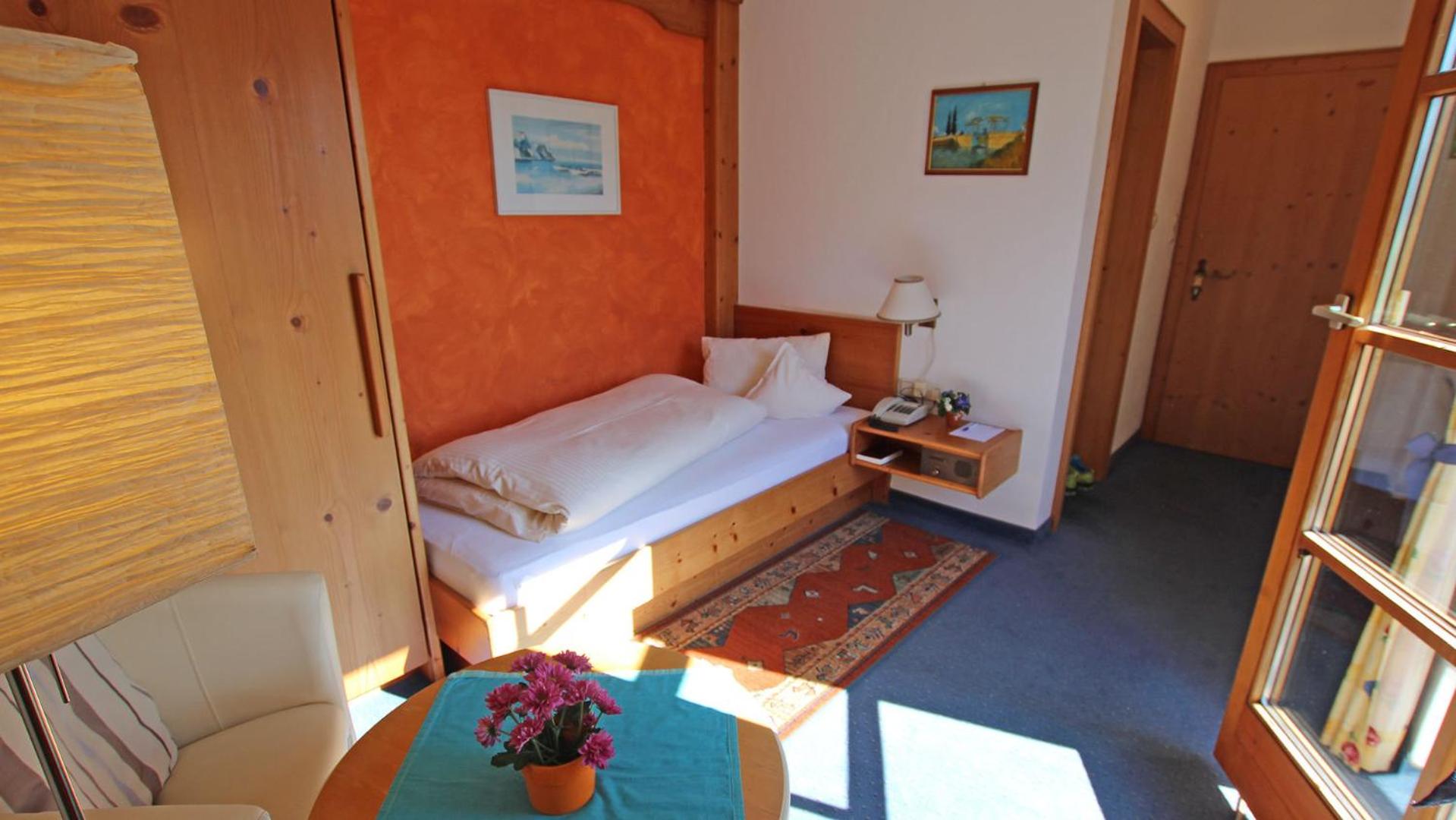 Single Room photo 2