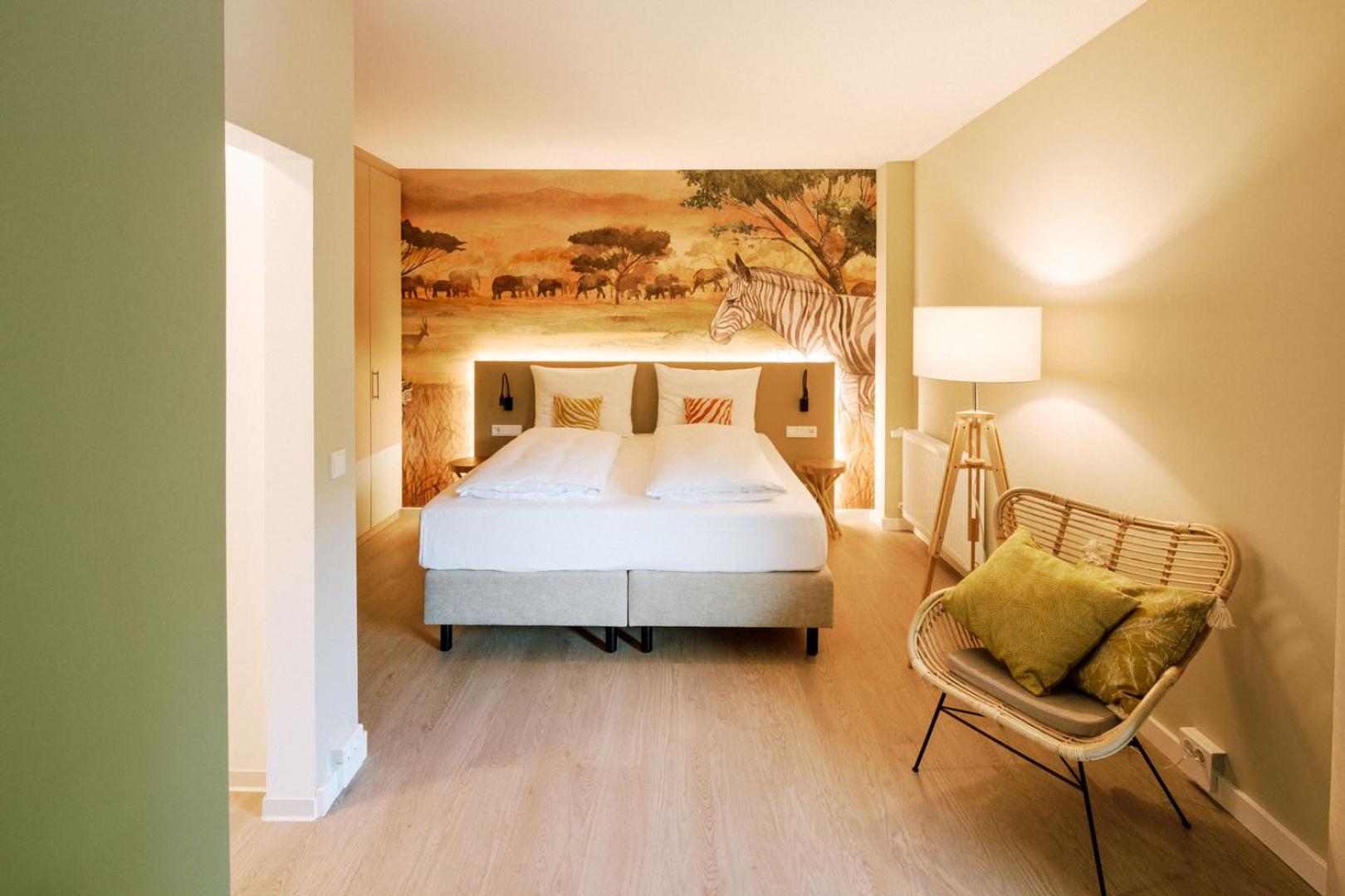 Double Room with Balcony - Photo 12