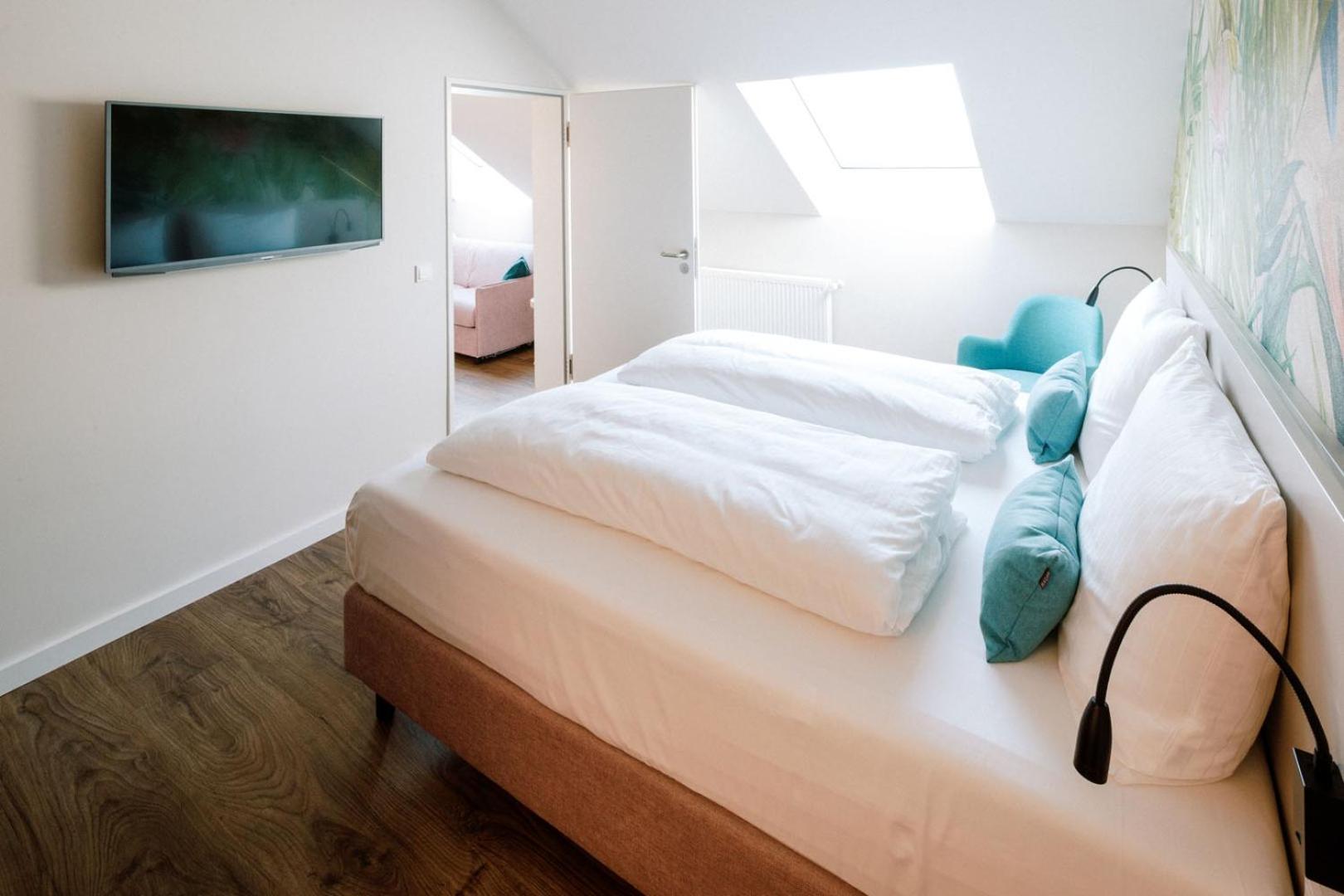 One-Bedroom Suite - Photo 3