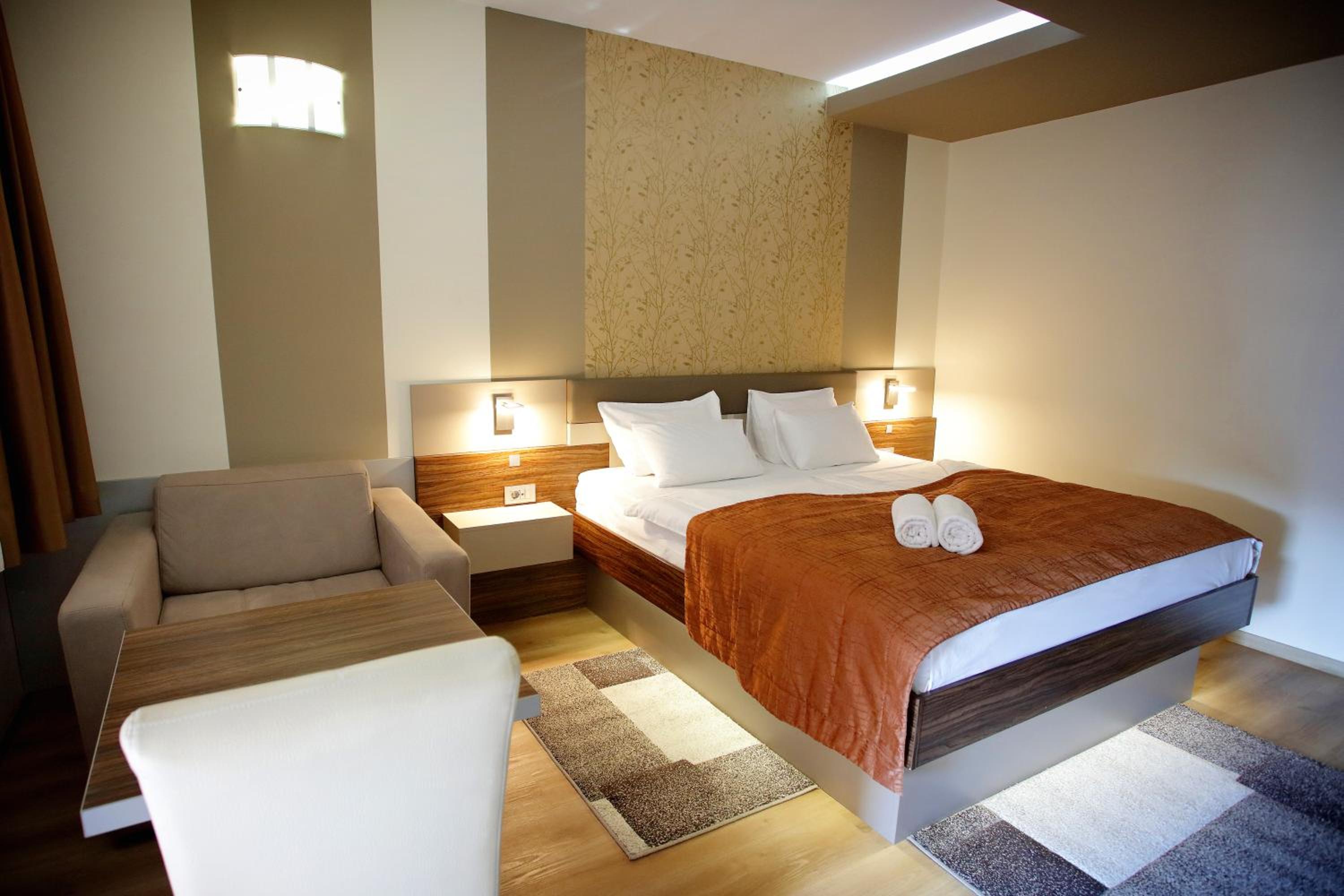 Double Room - Photo 2