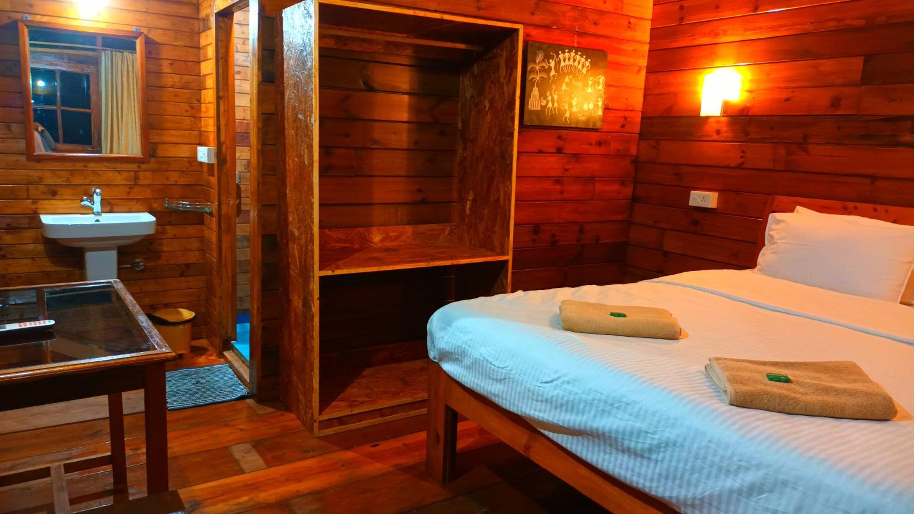 Deluxe Double Room With Side Sea View photo 2