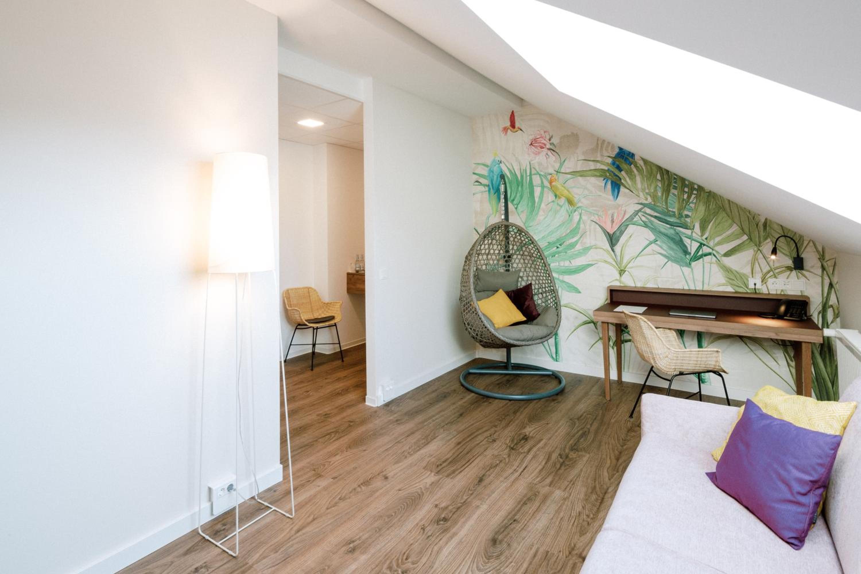 One-Bedroom Suite - Photo 6