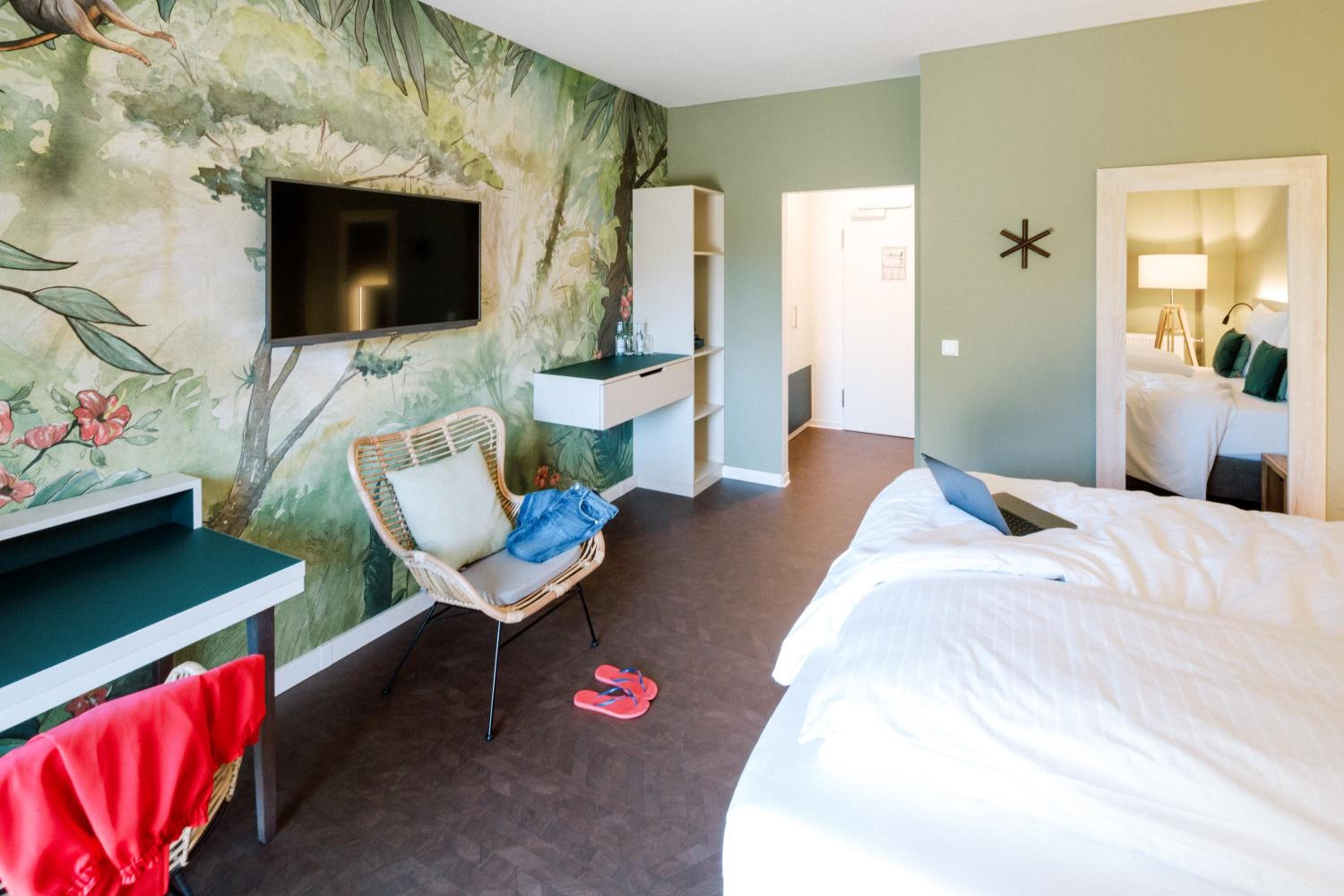 Double Room with Balcony - Photo 8