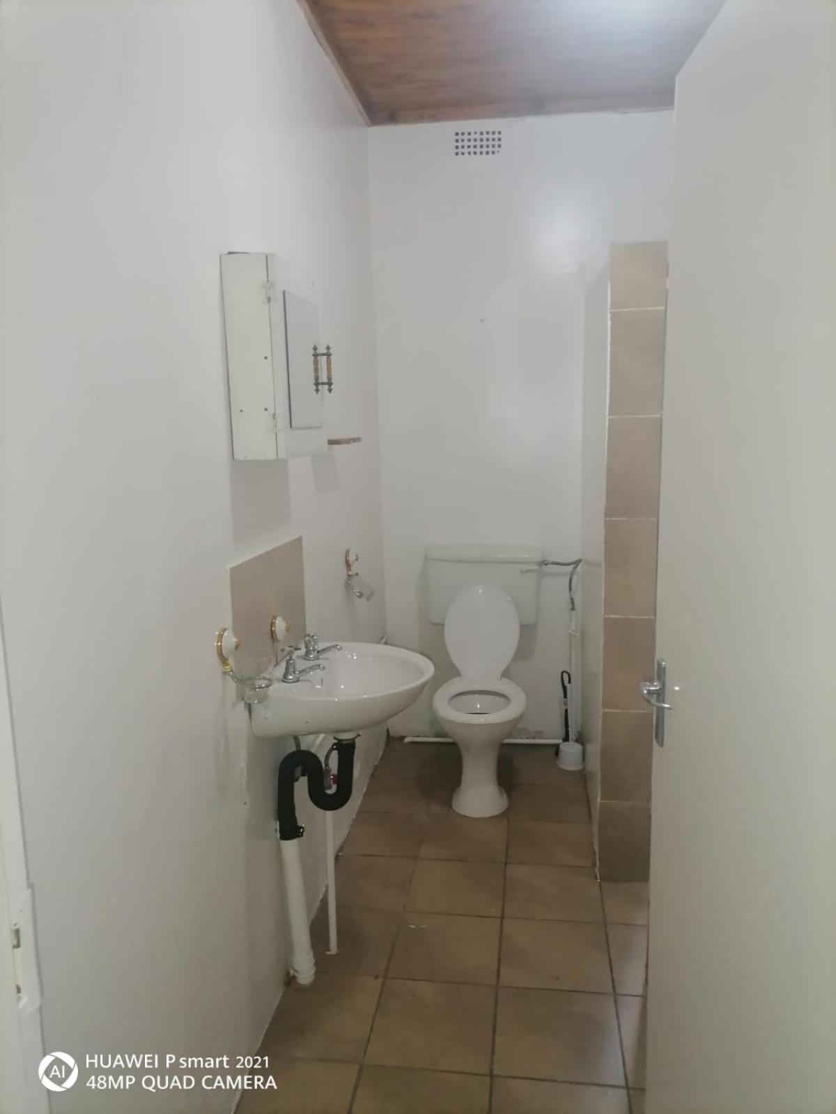 Budget Double Room - Photo 5
