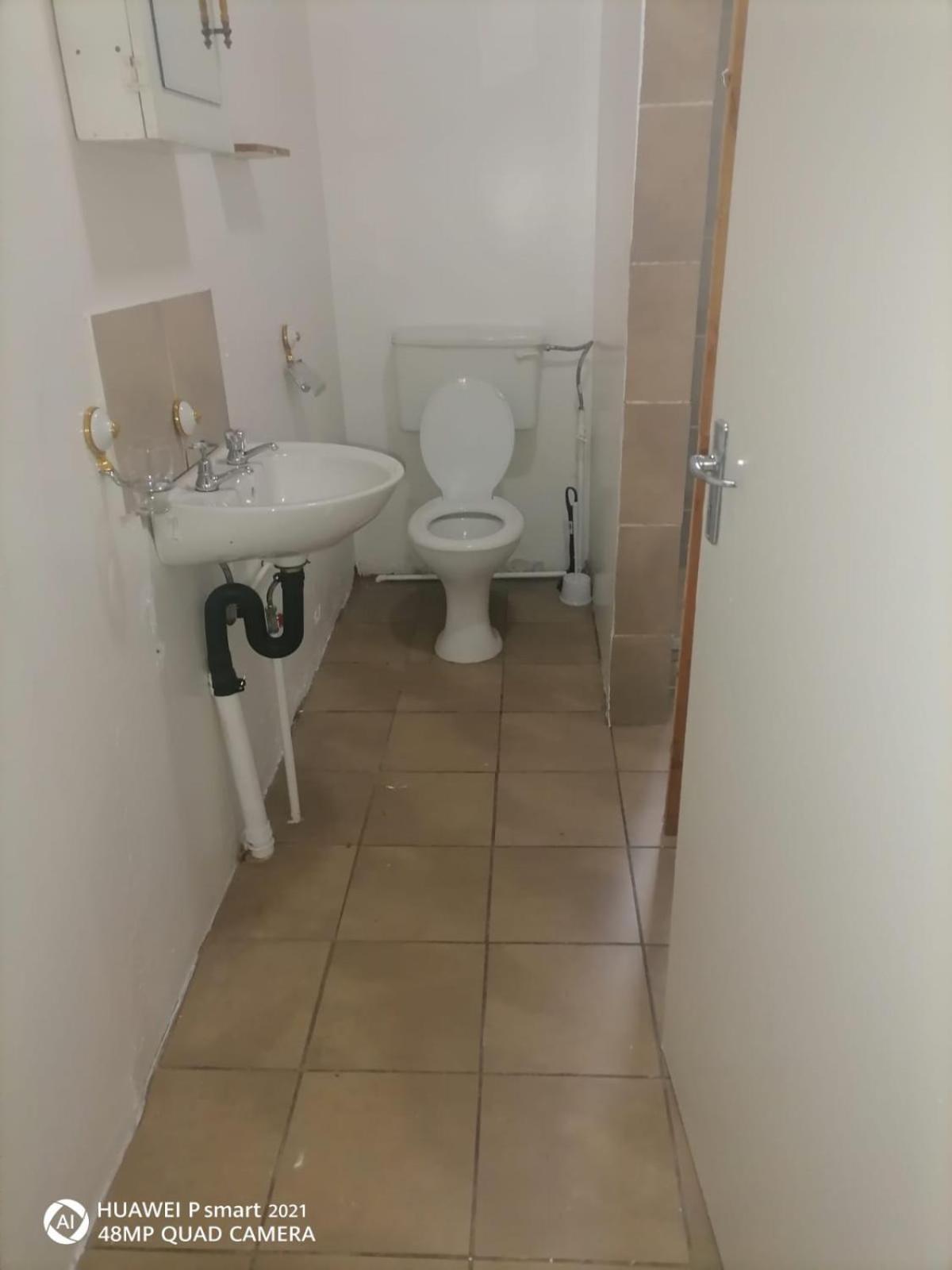 Budget Double Room - Photo 7